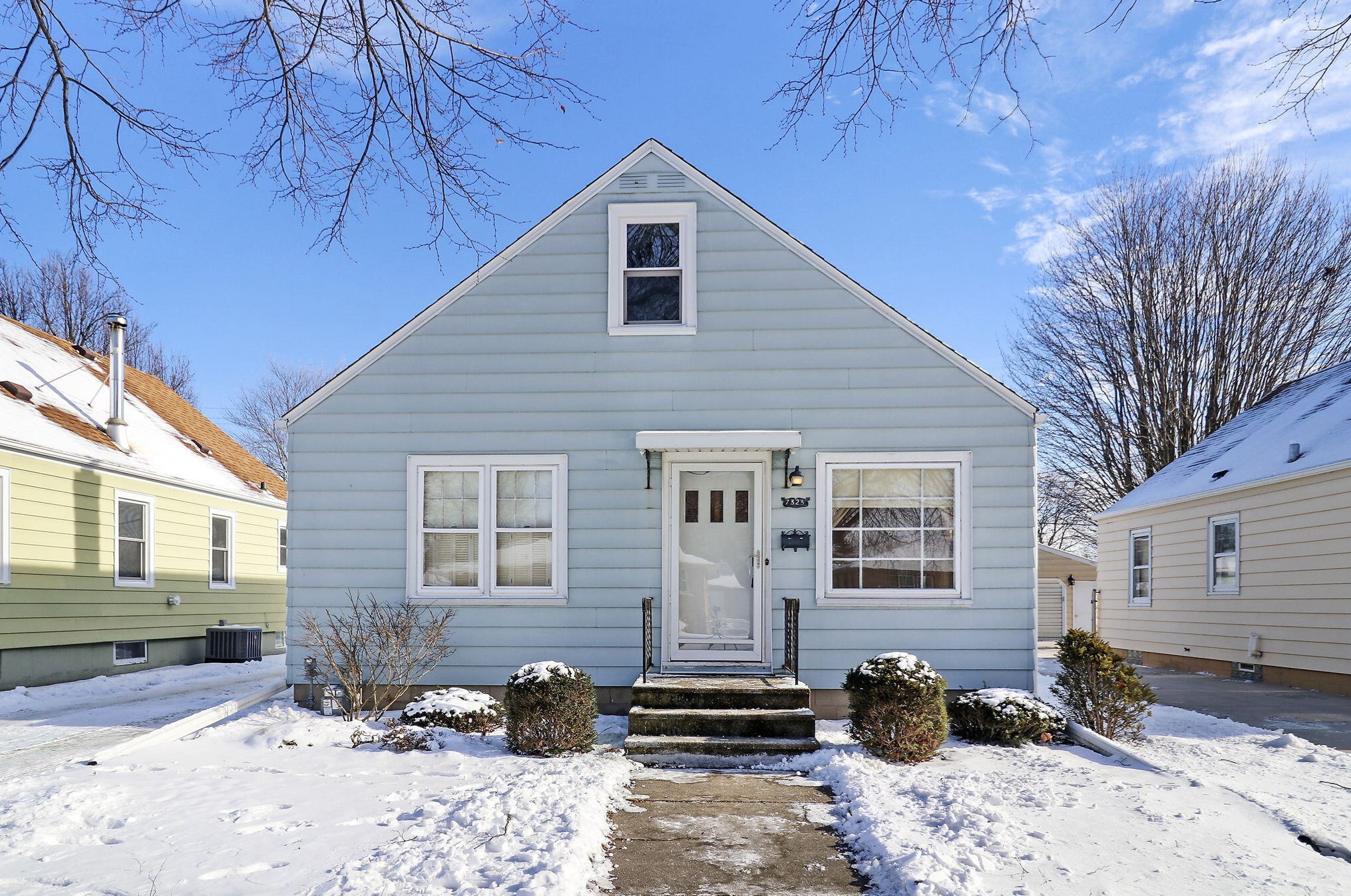 7323 43 Ave, Kenosha WI 53142-4217 exterior