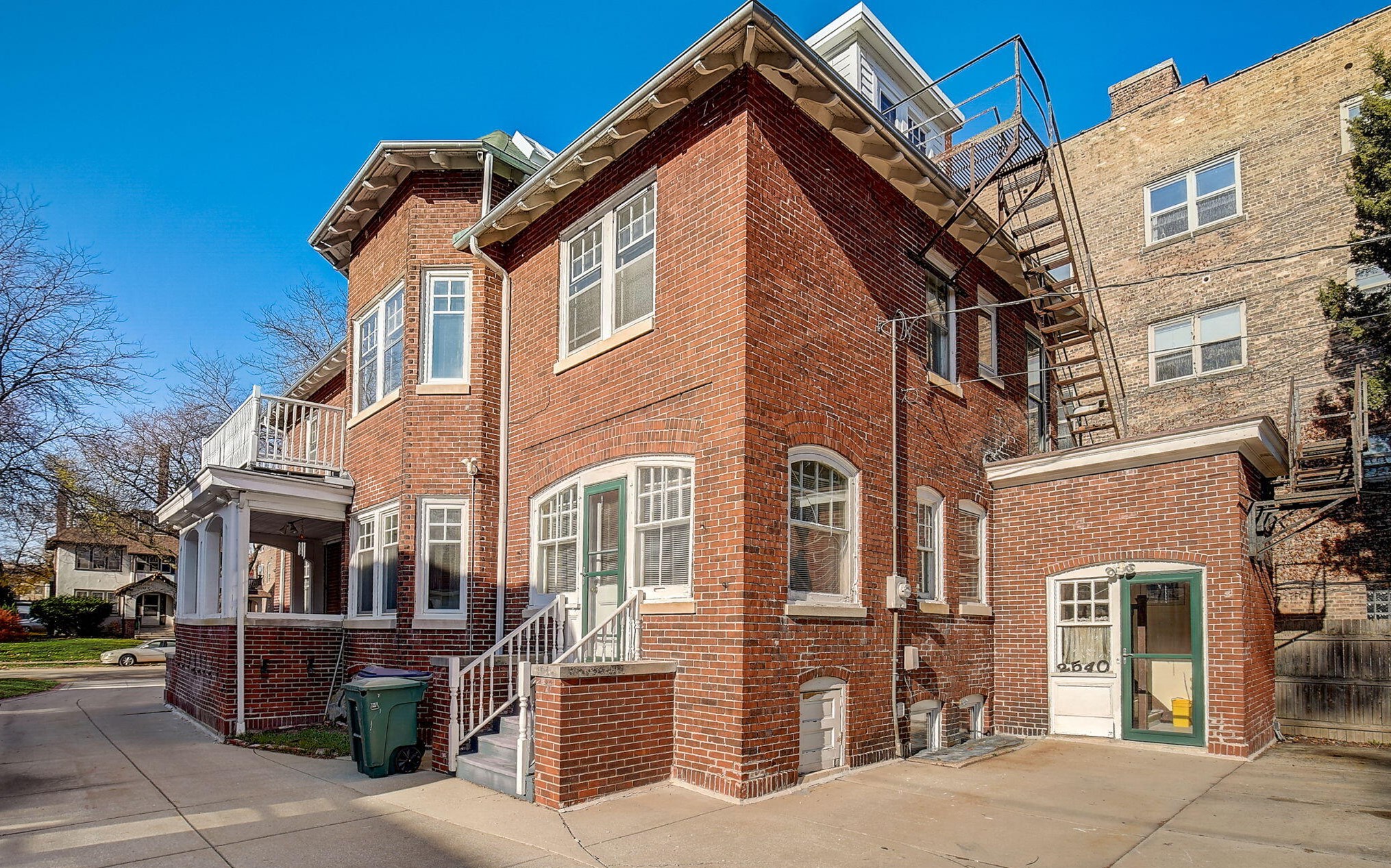 2540 Lk Dr, Milwaukee WI 53211-3808 exterior