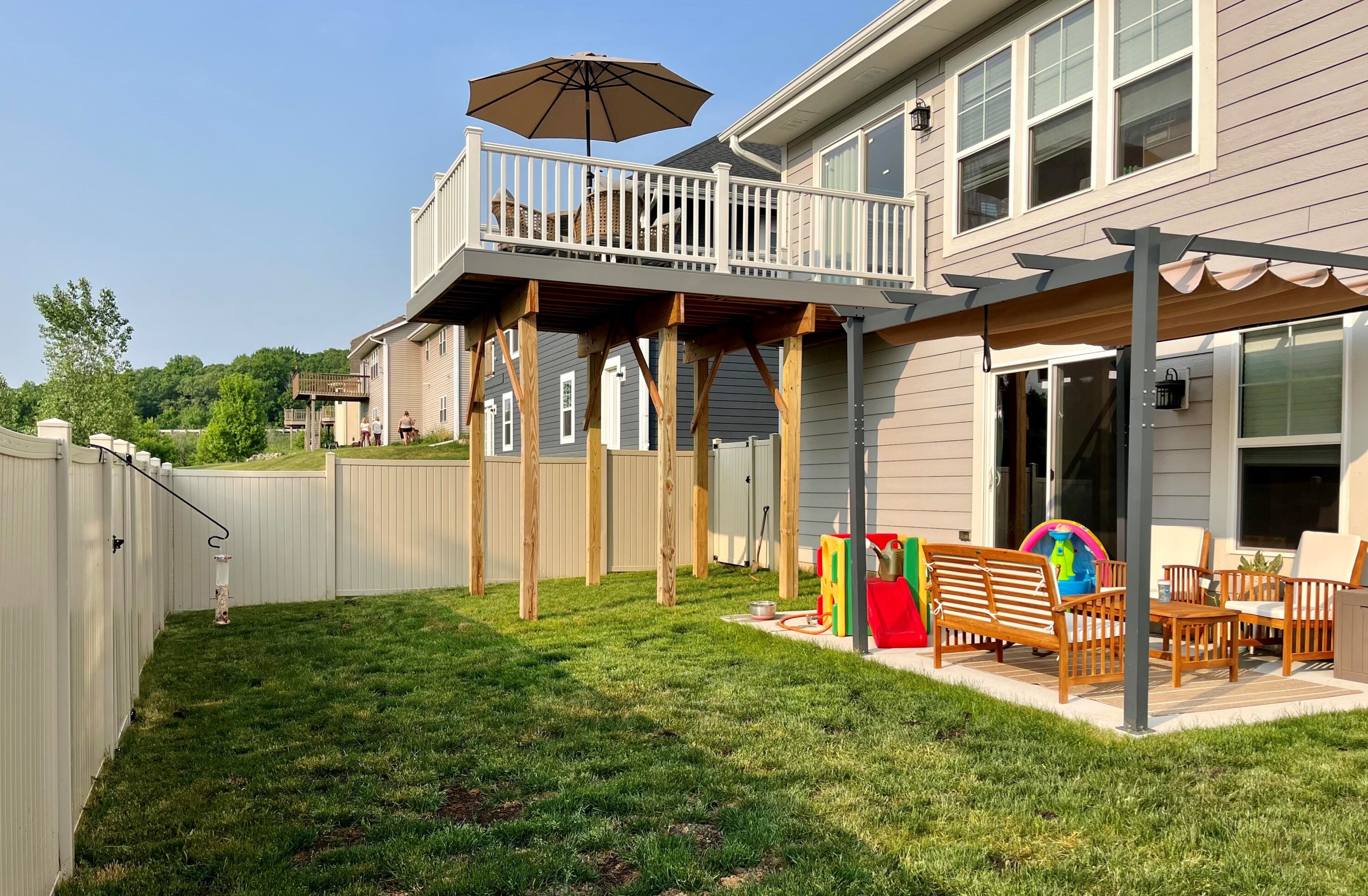 205 Glacial Dr, Slinger WI  53086-9066 exterior