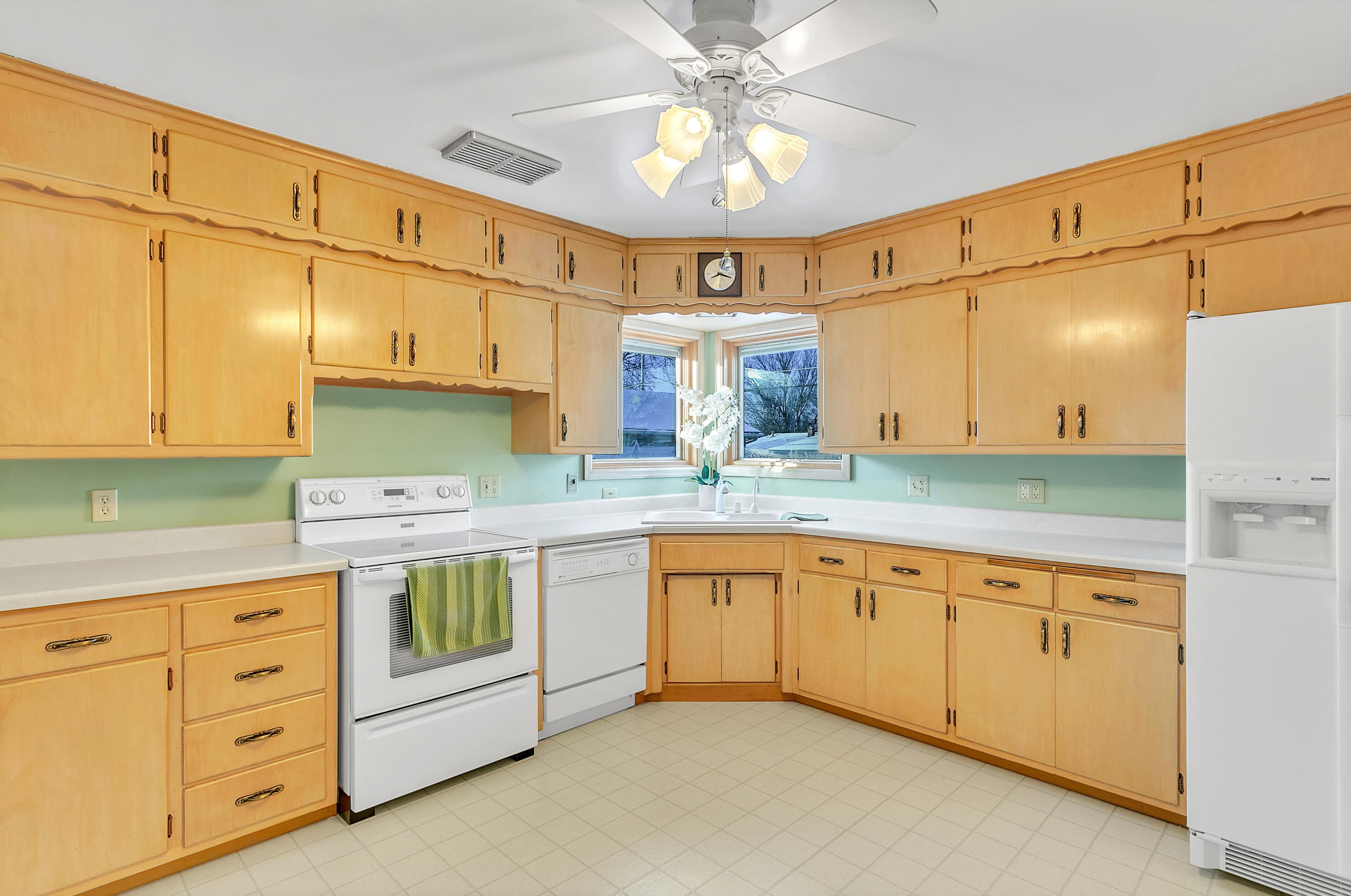 2616 Oregon St, Racine WI  53405-3948 exterior