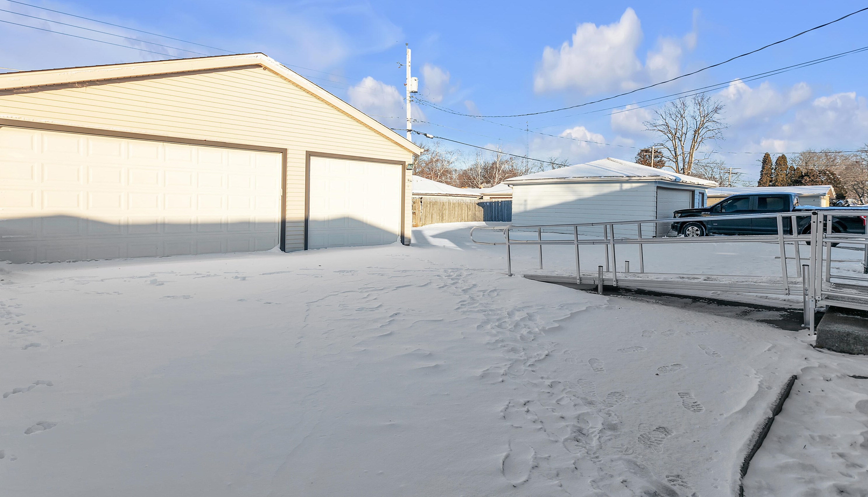 2616 Oregon St, Racine WI  53405-3948 exterior