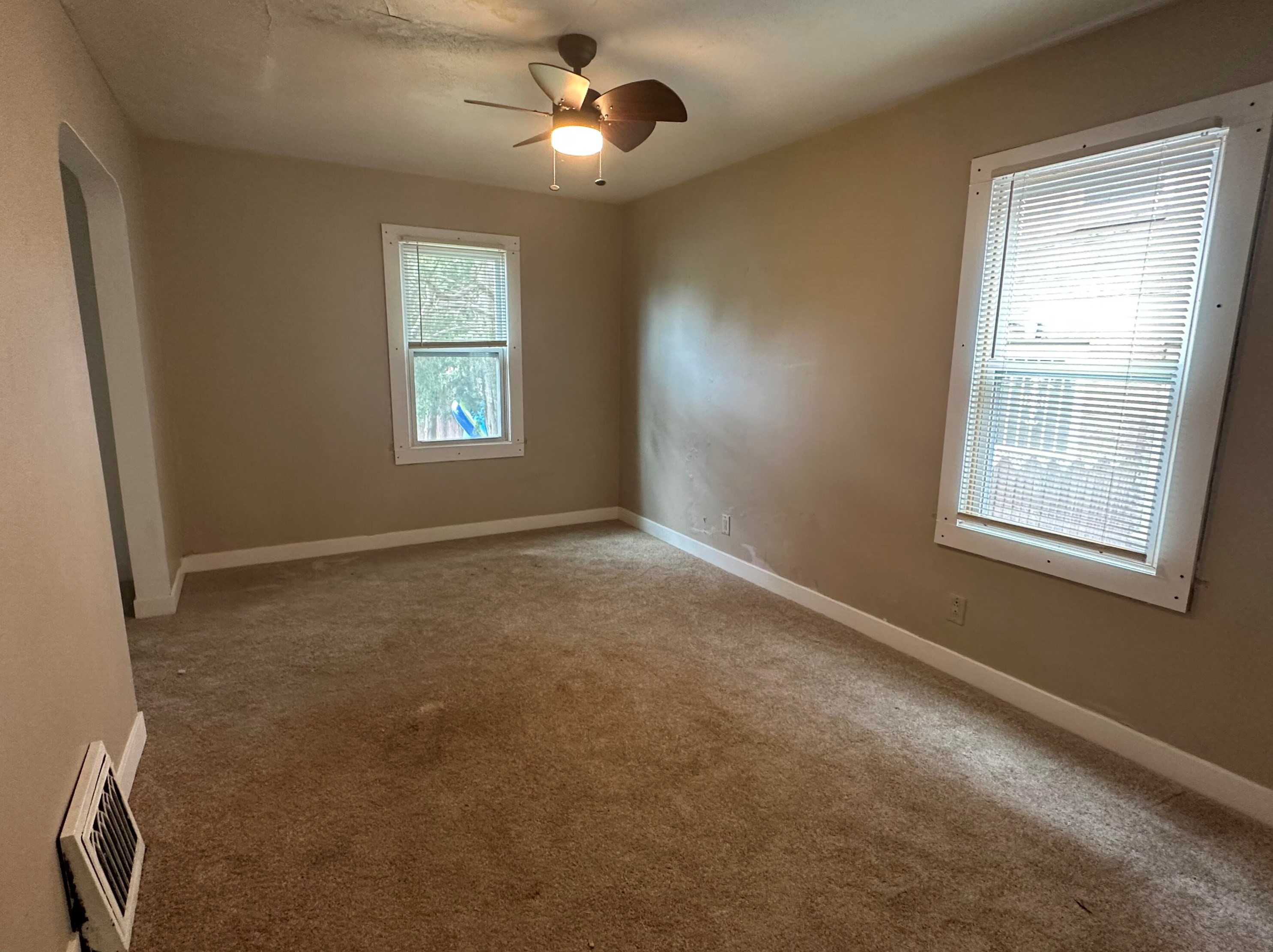 4319 87th St, Milwaukee WI  53222-1799 exterior