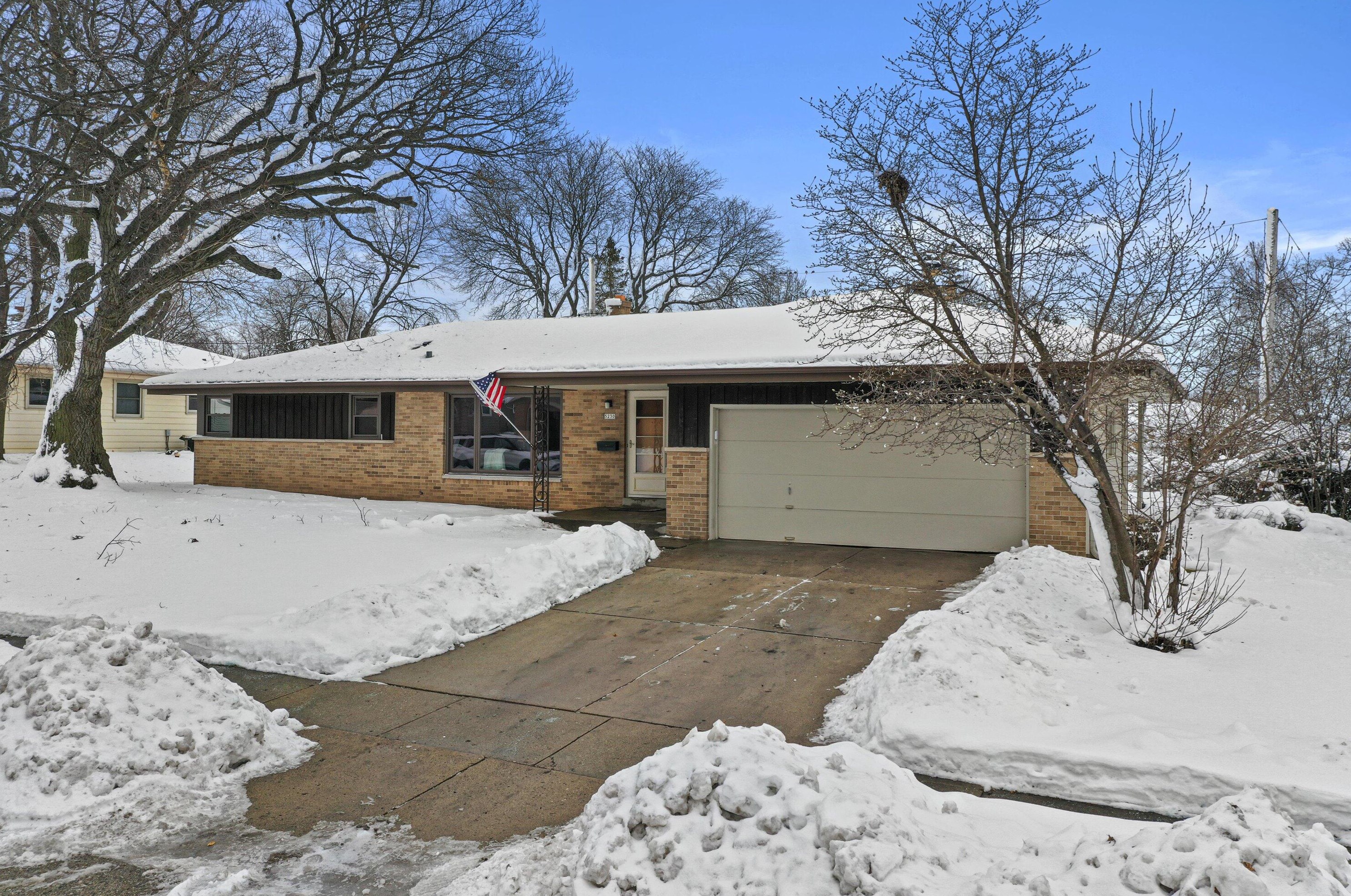 5230 Raven Dr, Greendale WI  53129-2814 exterior