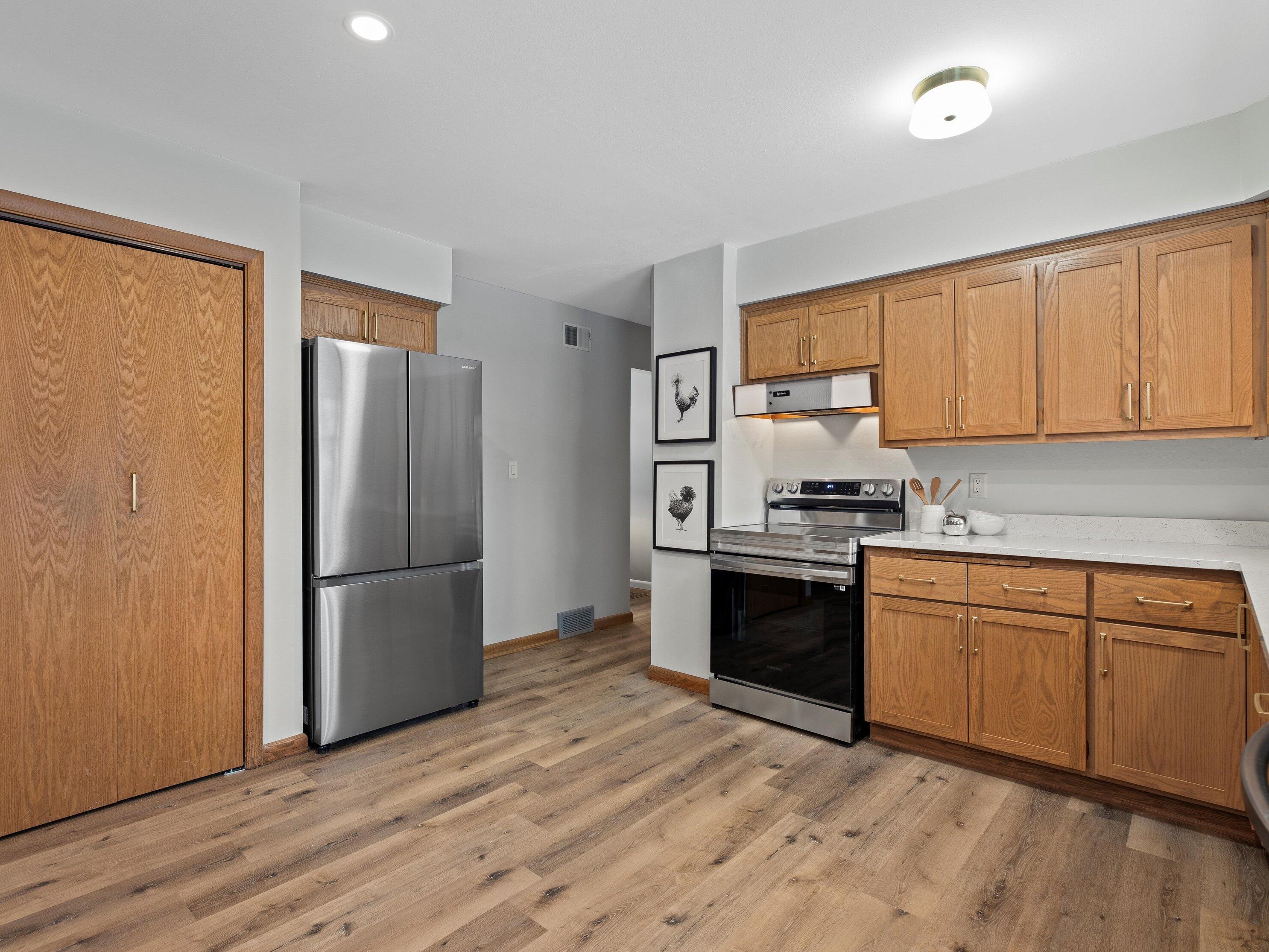5230 Raven Dr, Greendale WI  53129-2814 exterior