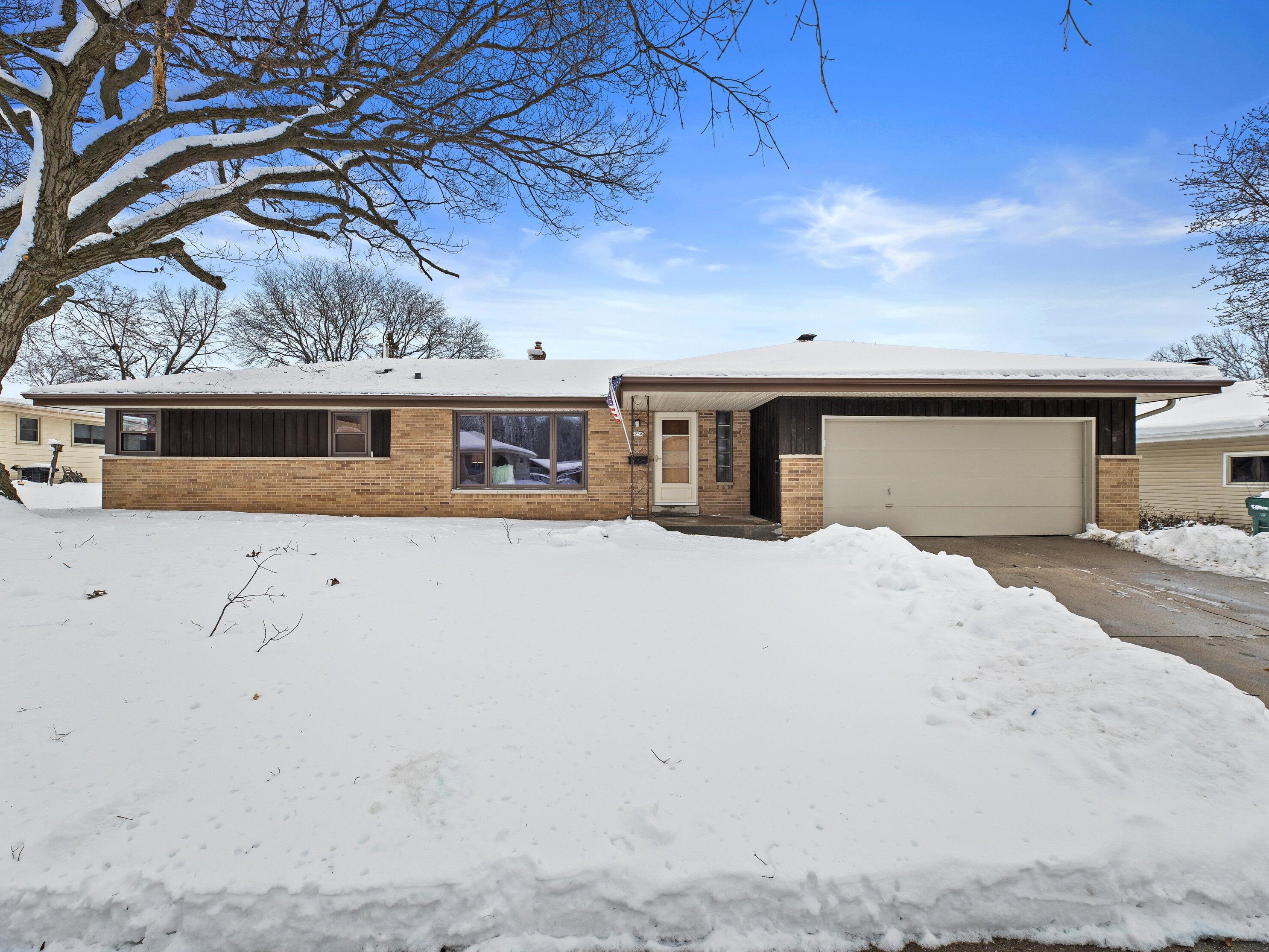 5230 Raven Dr, Greendale WI  53129-2814 exterior