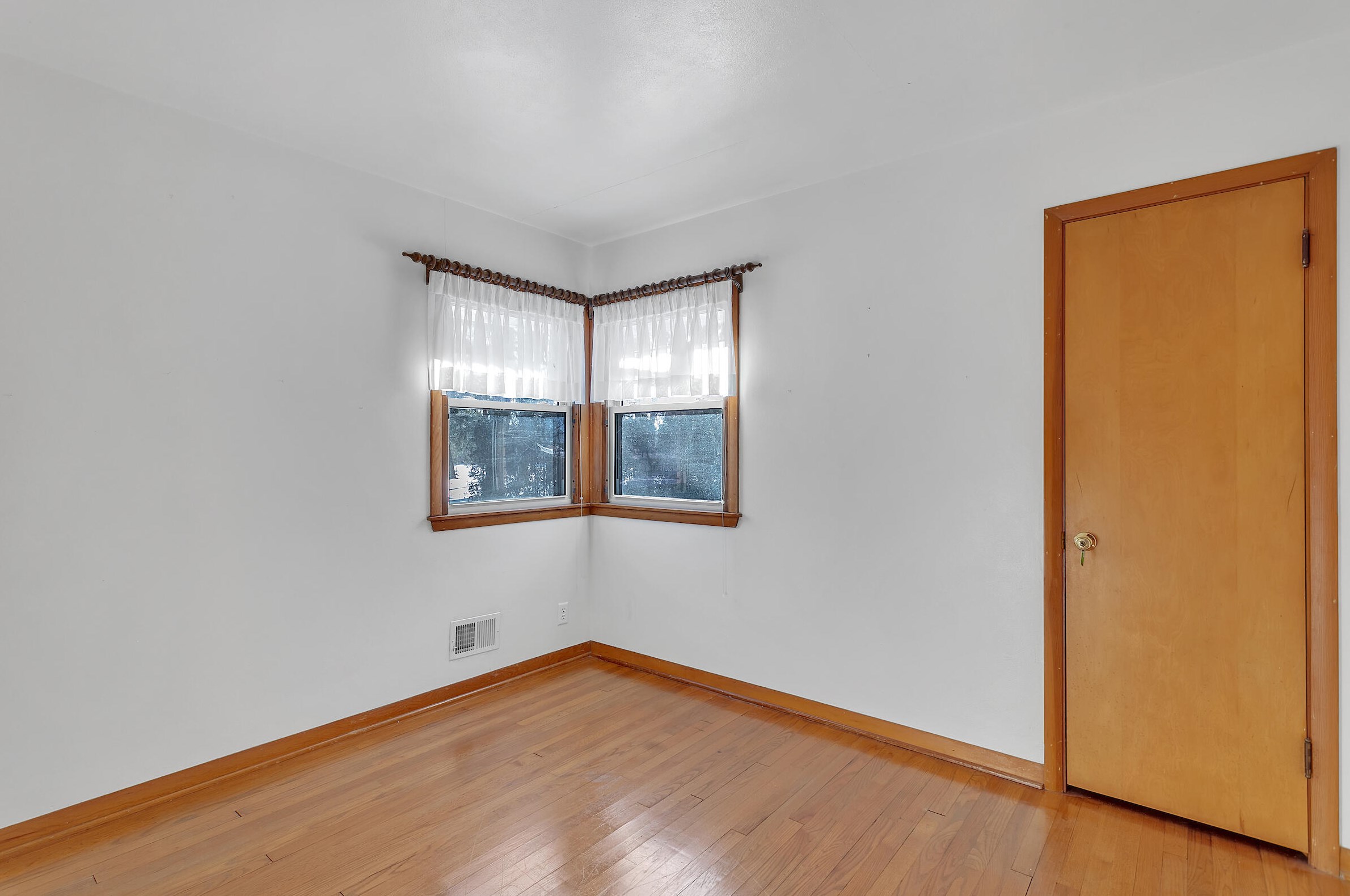 3881 Obrien Rd, Oak Creek WI  53154-6019 exterior