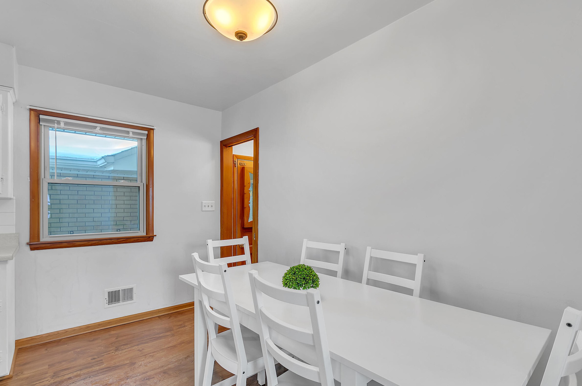3881 Obrien Rd, Oak Creek WI  53154-6019 exterior