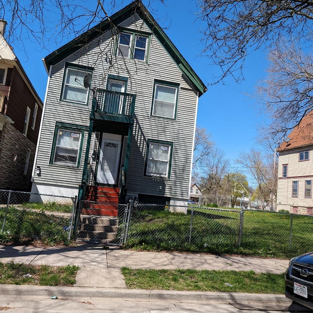2017 40th St, Milwaukee WI  53208-1866 exterior