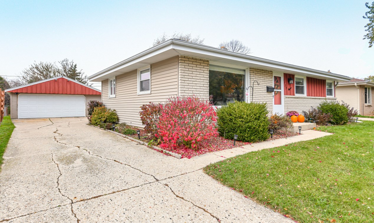 5727 Elaine Ave, Cudahy WI  53110-2517 exterior