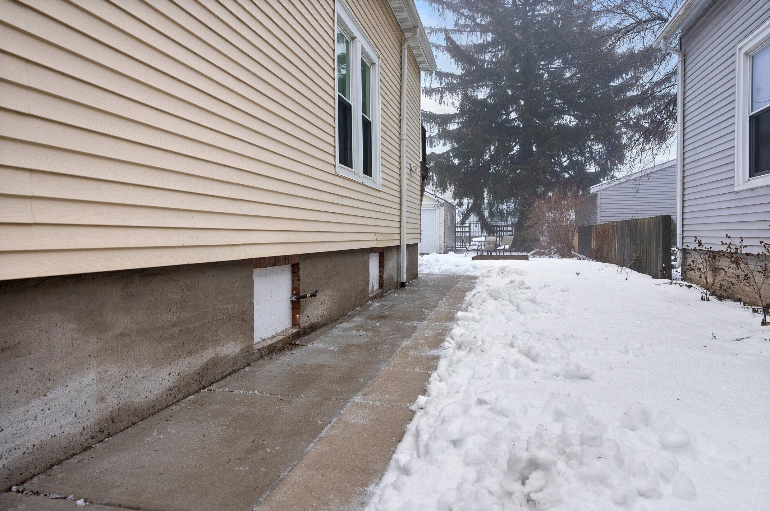 3250 Booth St, Milwaukee WI 53212-2136 exterior