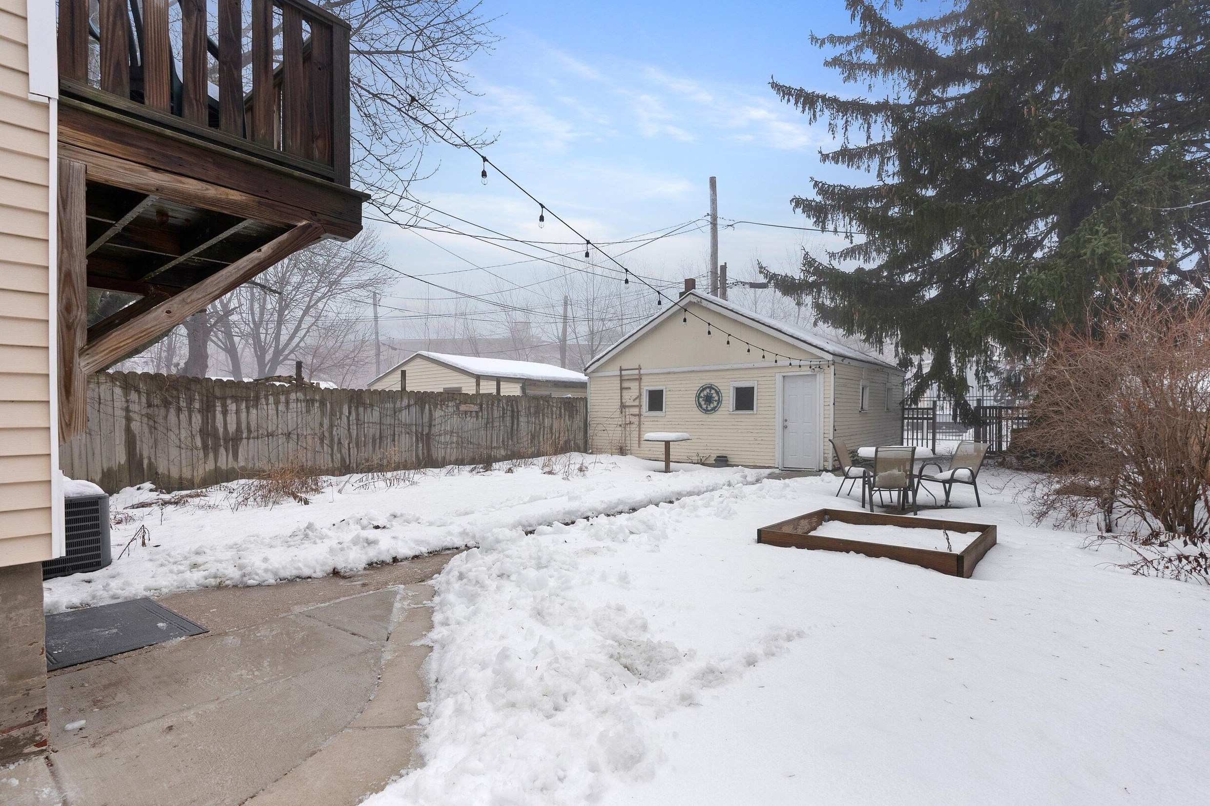 3250 Booth St, Milwaukee WI 53212-2136 exterior