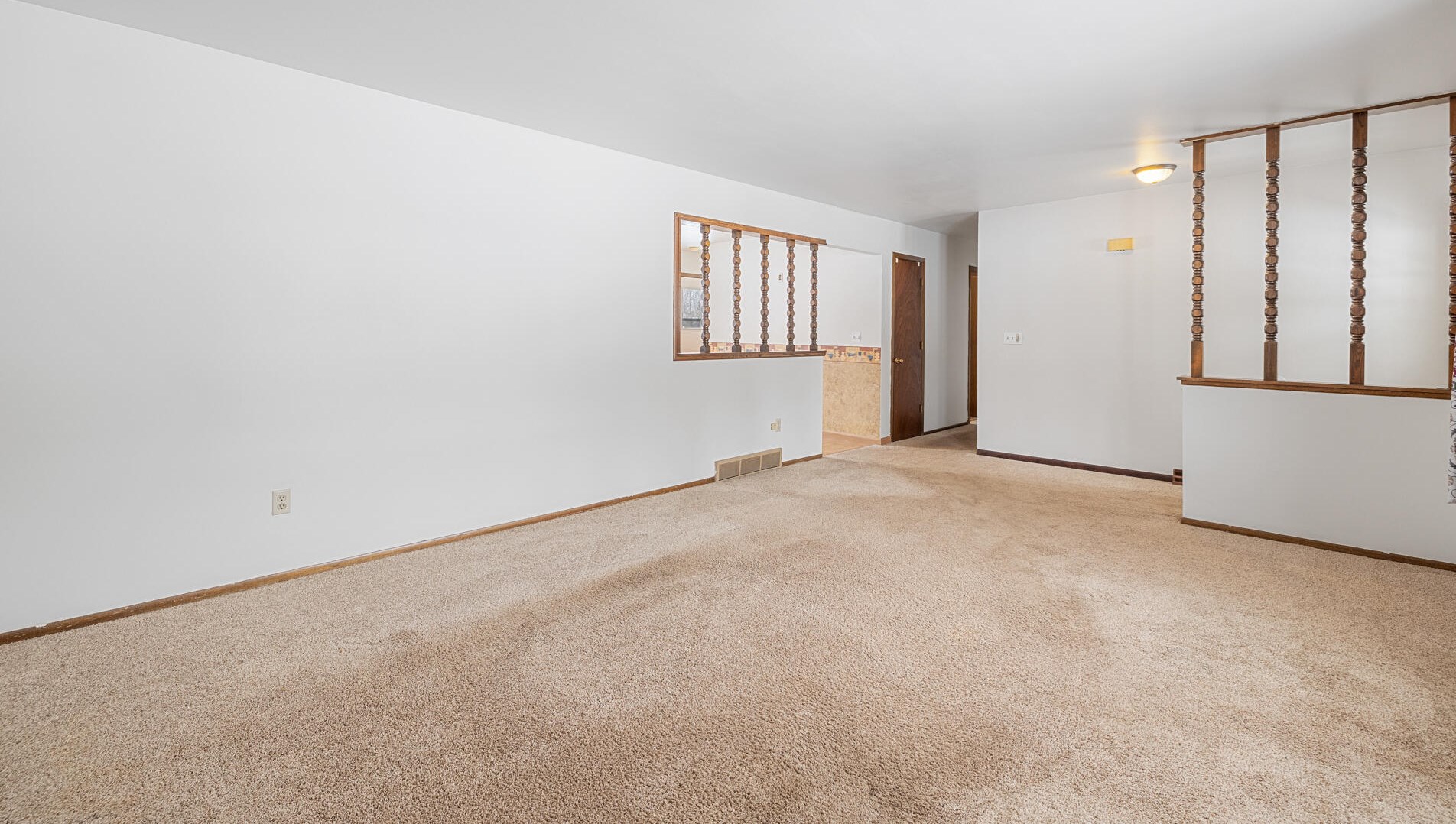 6185 Linden Dr, West Bend WI  53095-9168 exterior