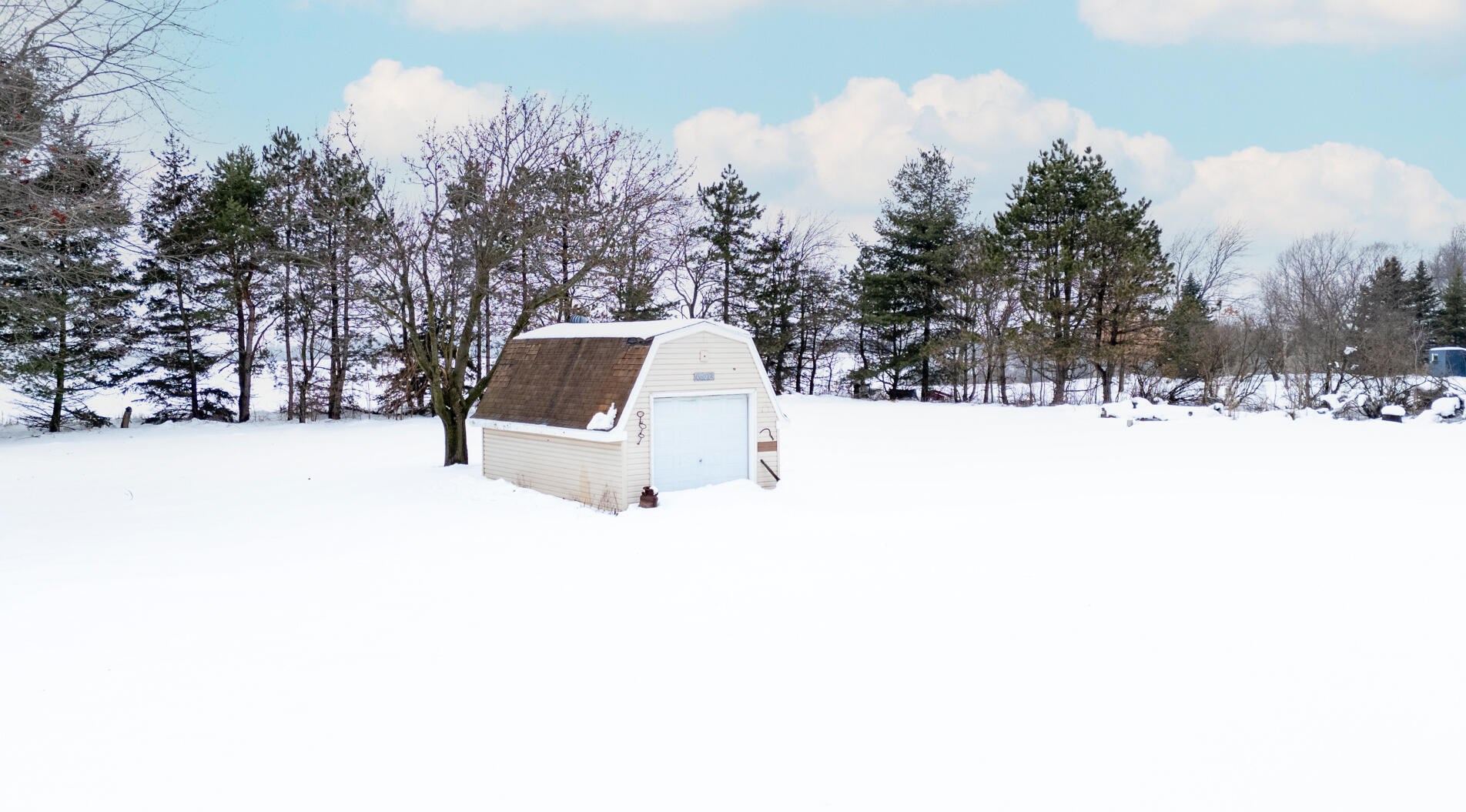 6185 Linden Dr, West Bend WI  53095-9168 exterior