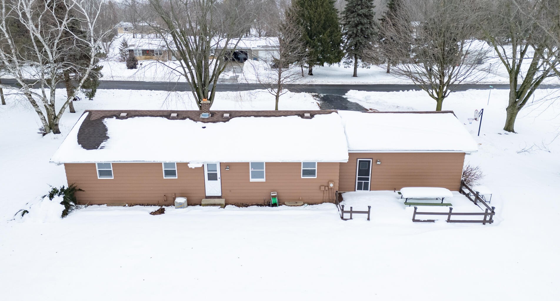 6185 Linden Dr, West Bend WI  53095-9168 exterior