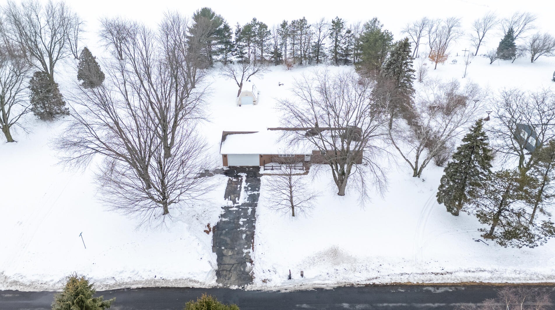 6185 Linden Dr, West Bend WI  53095-9168 exterior