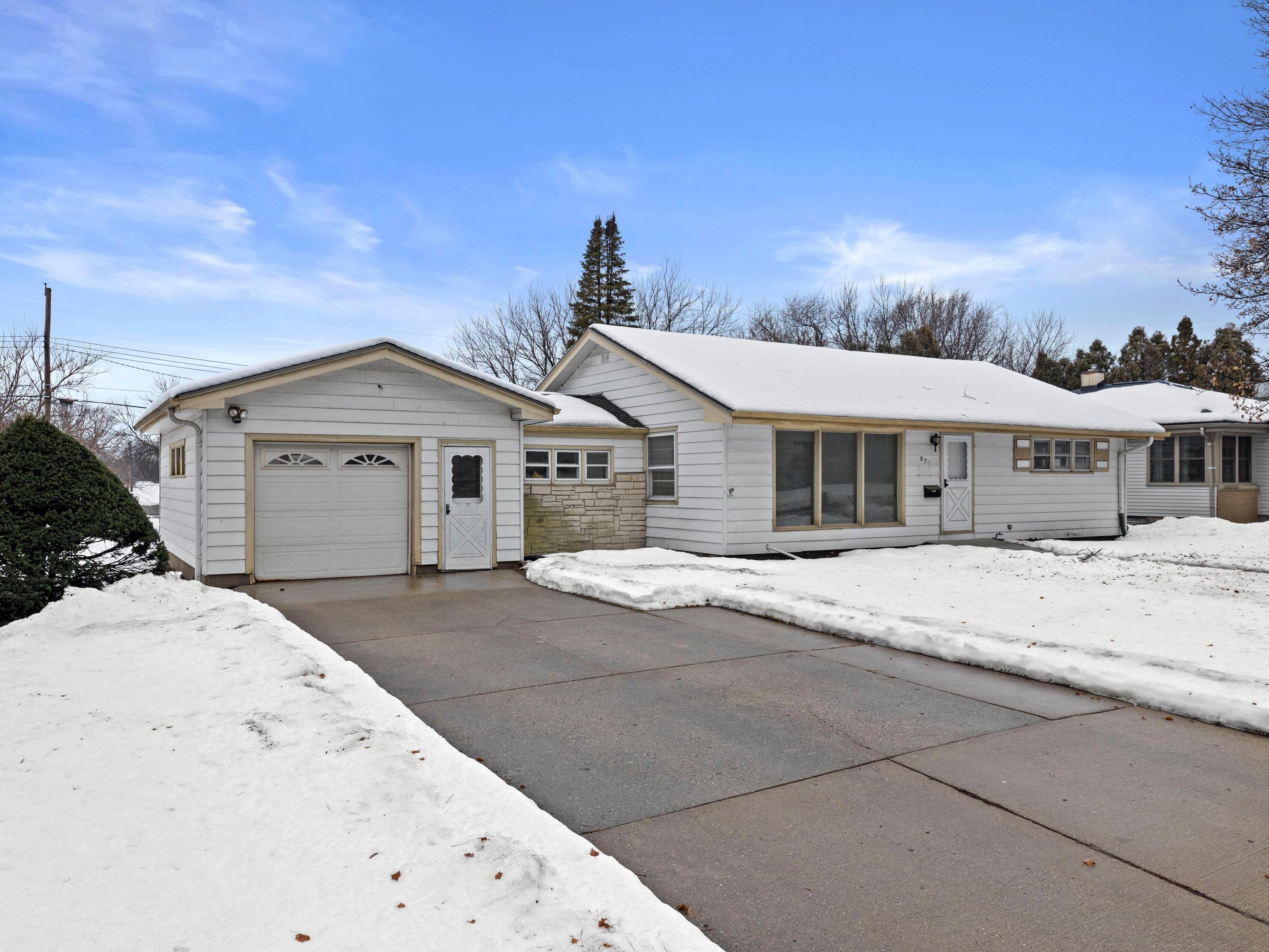 821 100, Milwaukee WI 53222-1314 exterior