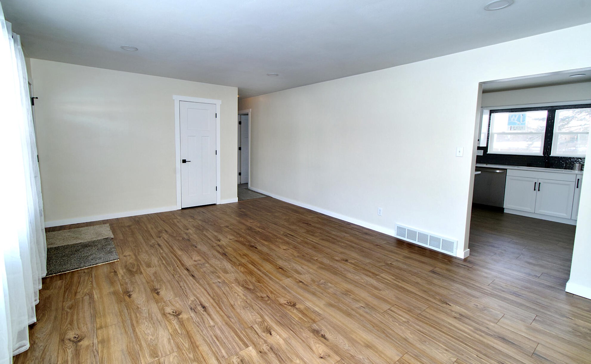 821 Beverly Ln, West Bend WI  53090-2324 exterior