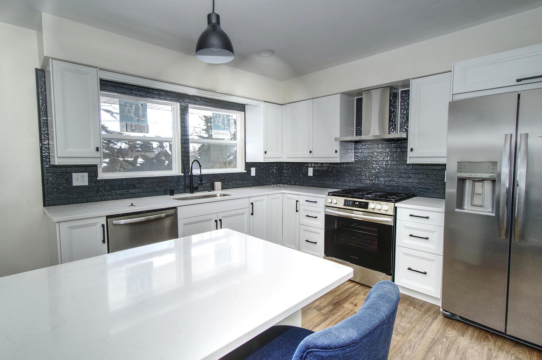 821 Beverly Ln, West Bend WI  53090-2324 exterior