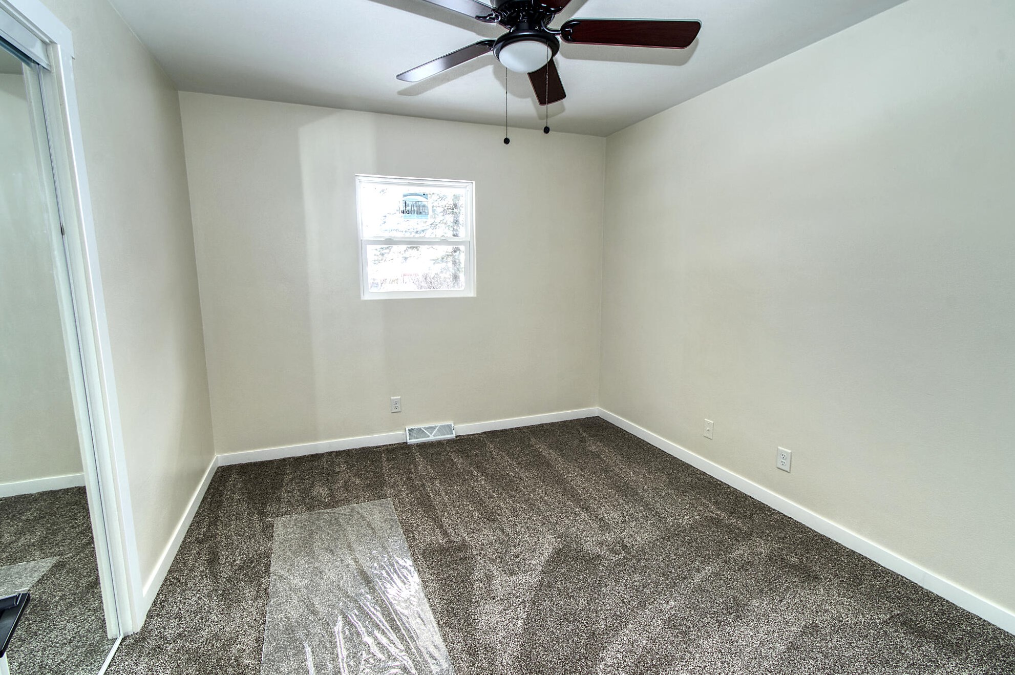 821 Beverly Ln, West Bend WI  53090-2324 exterior