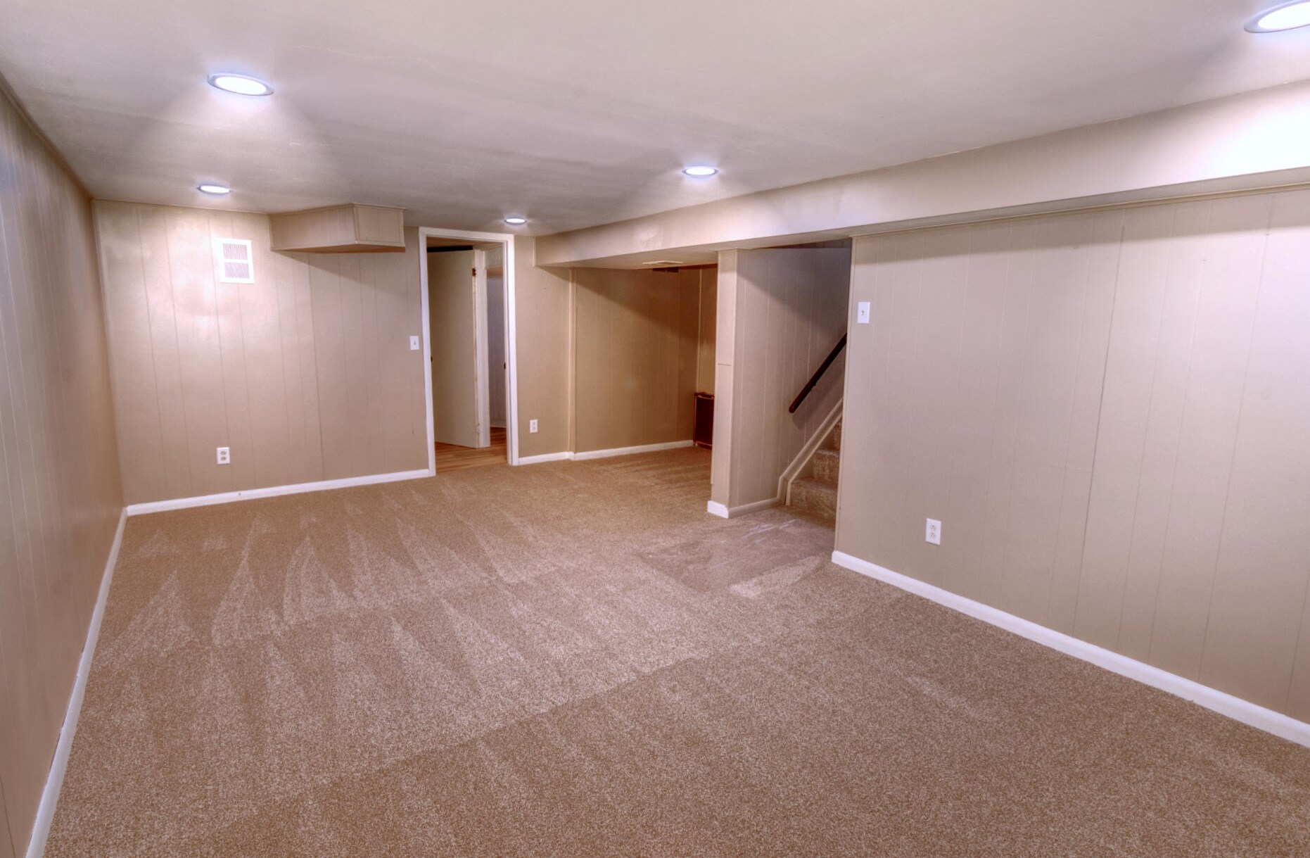 821 Beverly Ln, West Bend WI  53090-2324 exterior