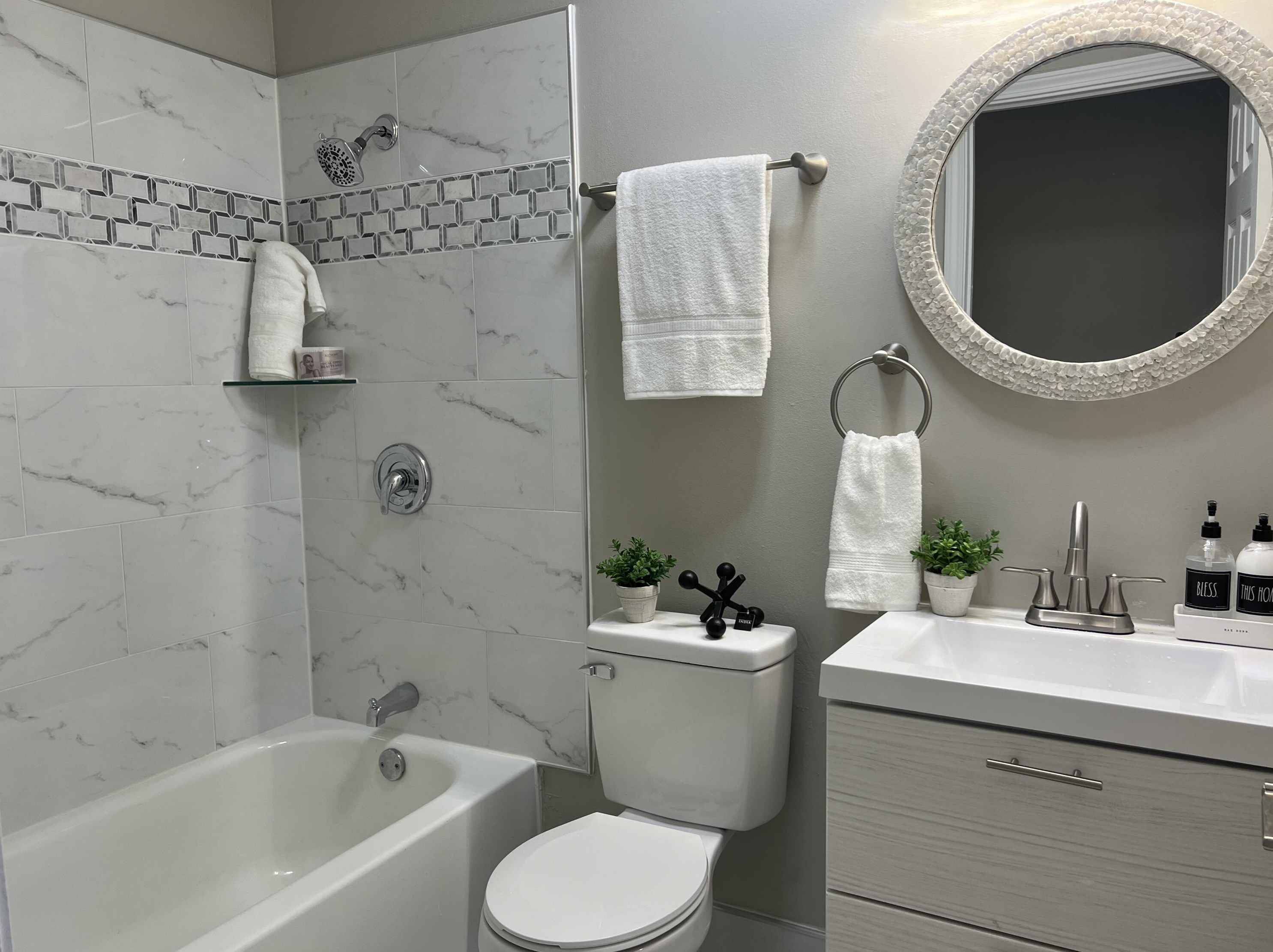 6335 102nd St, Milwaukee WI  53225-1517 exterior