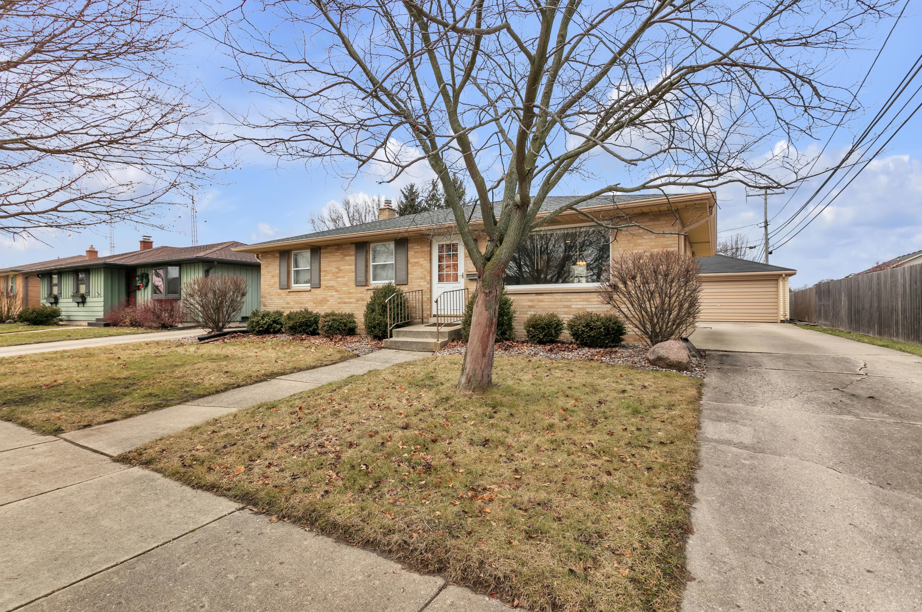 8614 36th Ave, Kenosha WI  53142-2540 exterior