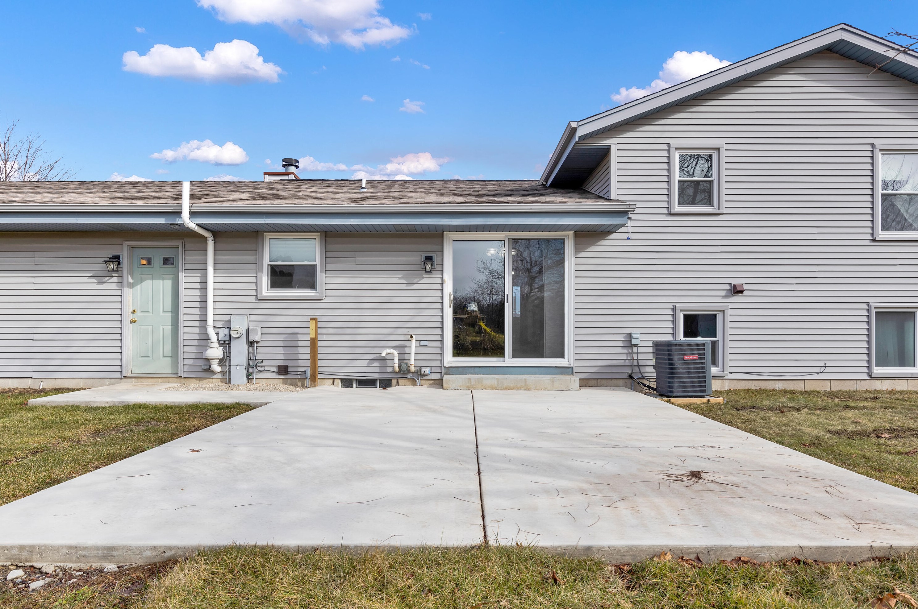 6748 Bay Wood Dr, Racine WI  53402-1383 exterior