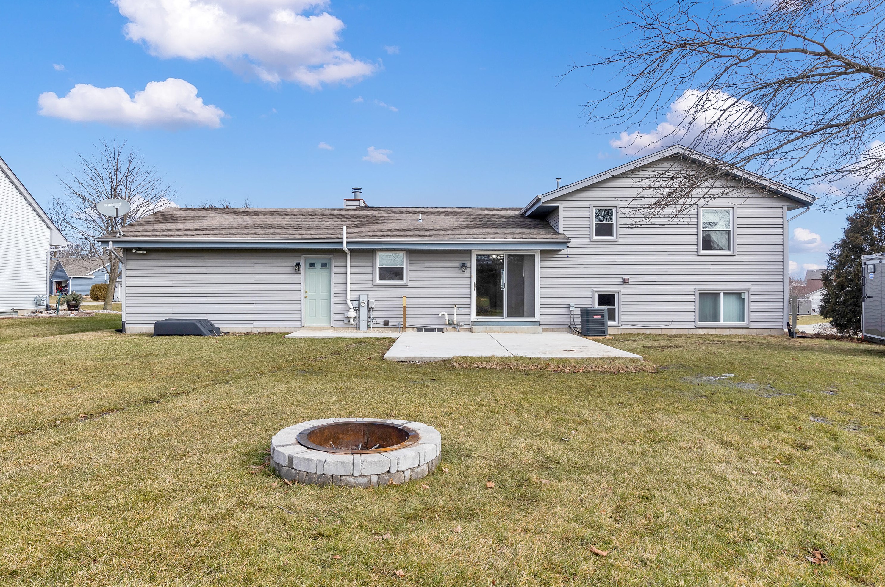 6748 Bay Wood Dr, Racine WI  53402-1383 exterior