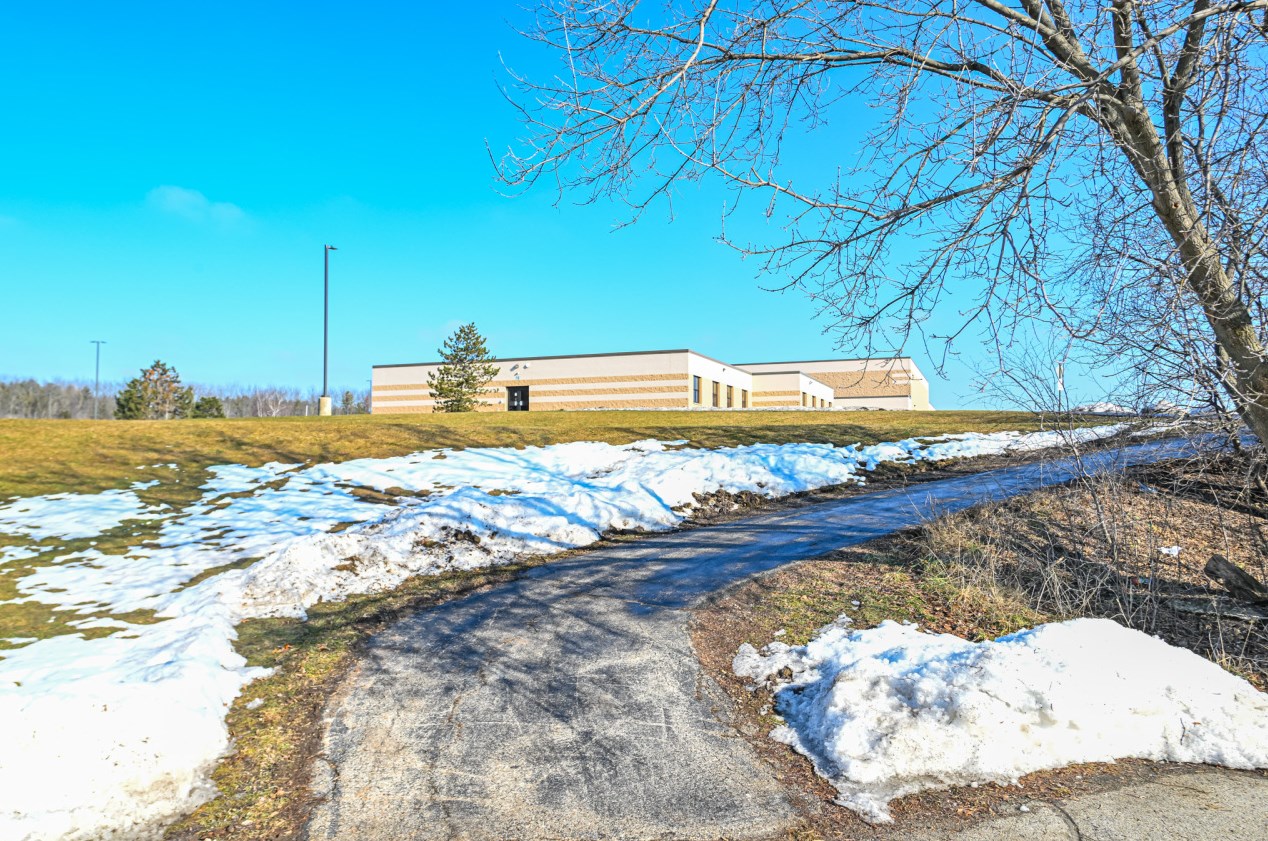 405 Poplar Grv Dr, Waterford, WI 53185