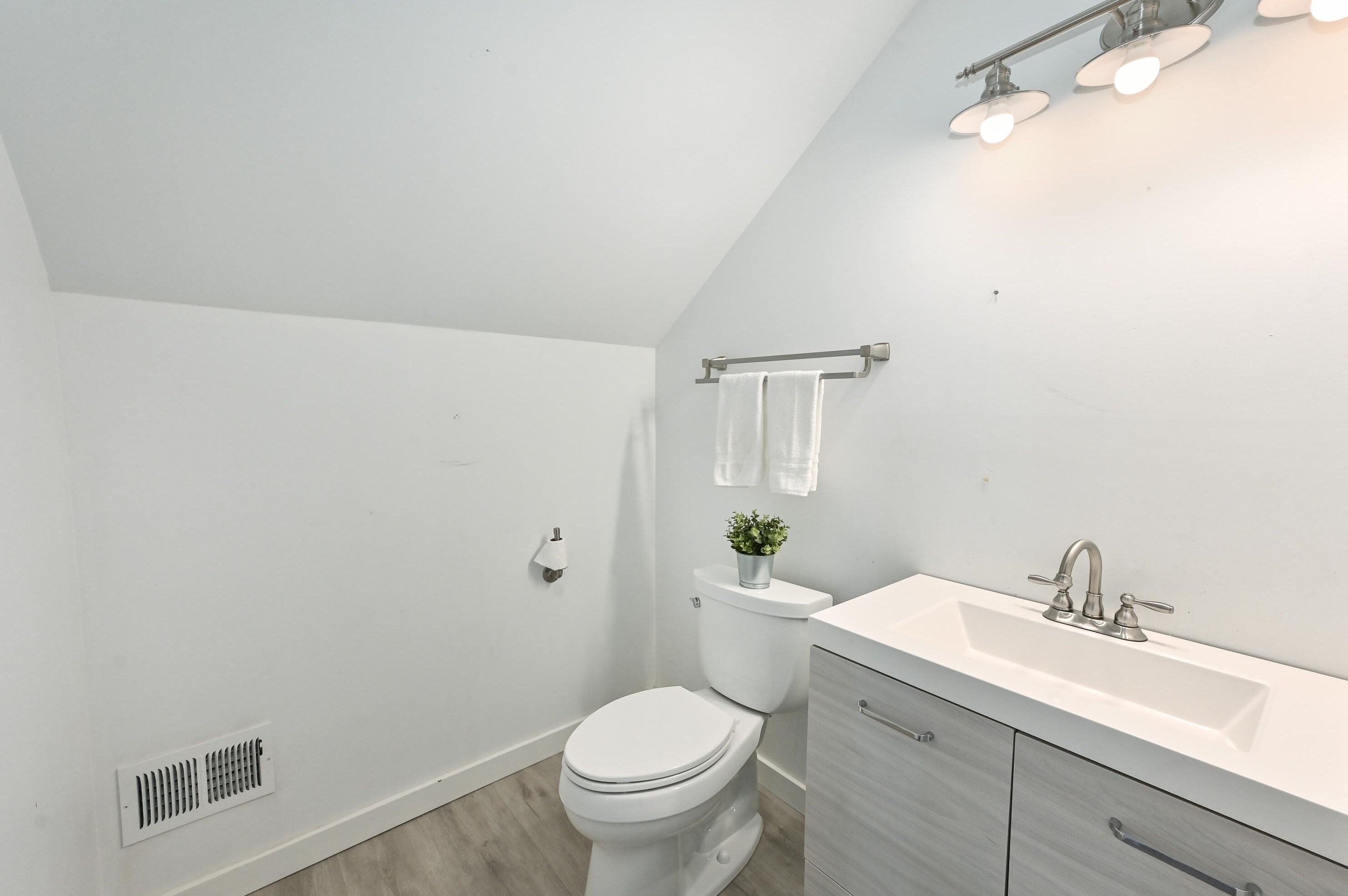 1802 84, Milwaukee WI 53214-0044 exterior