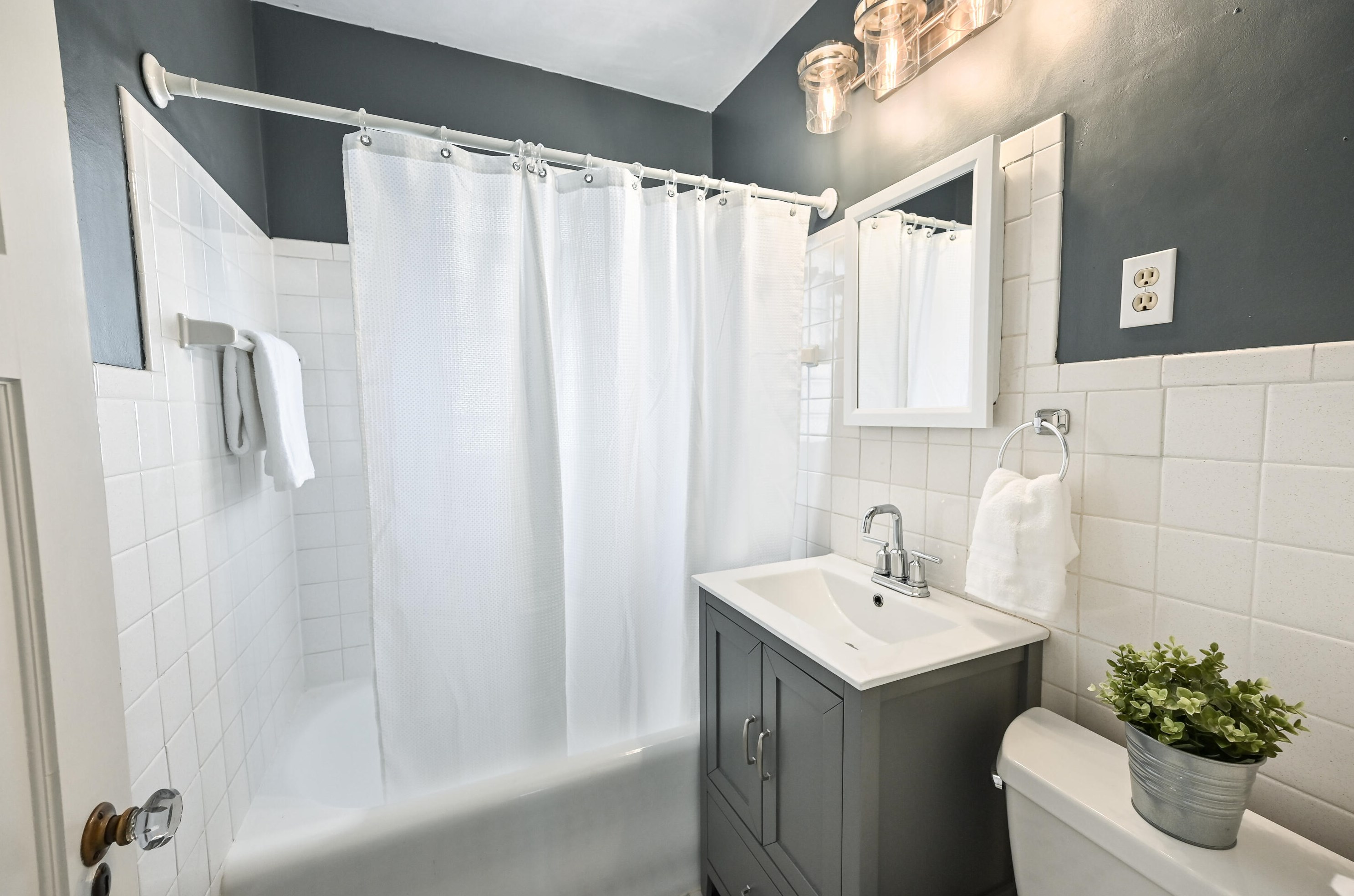 1802 84, Milwaukee WI 53214-0044 exterior