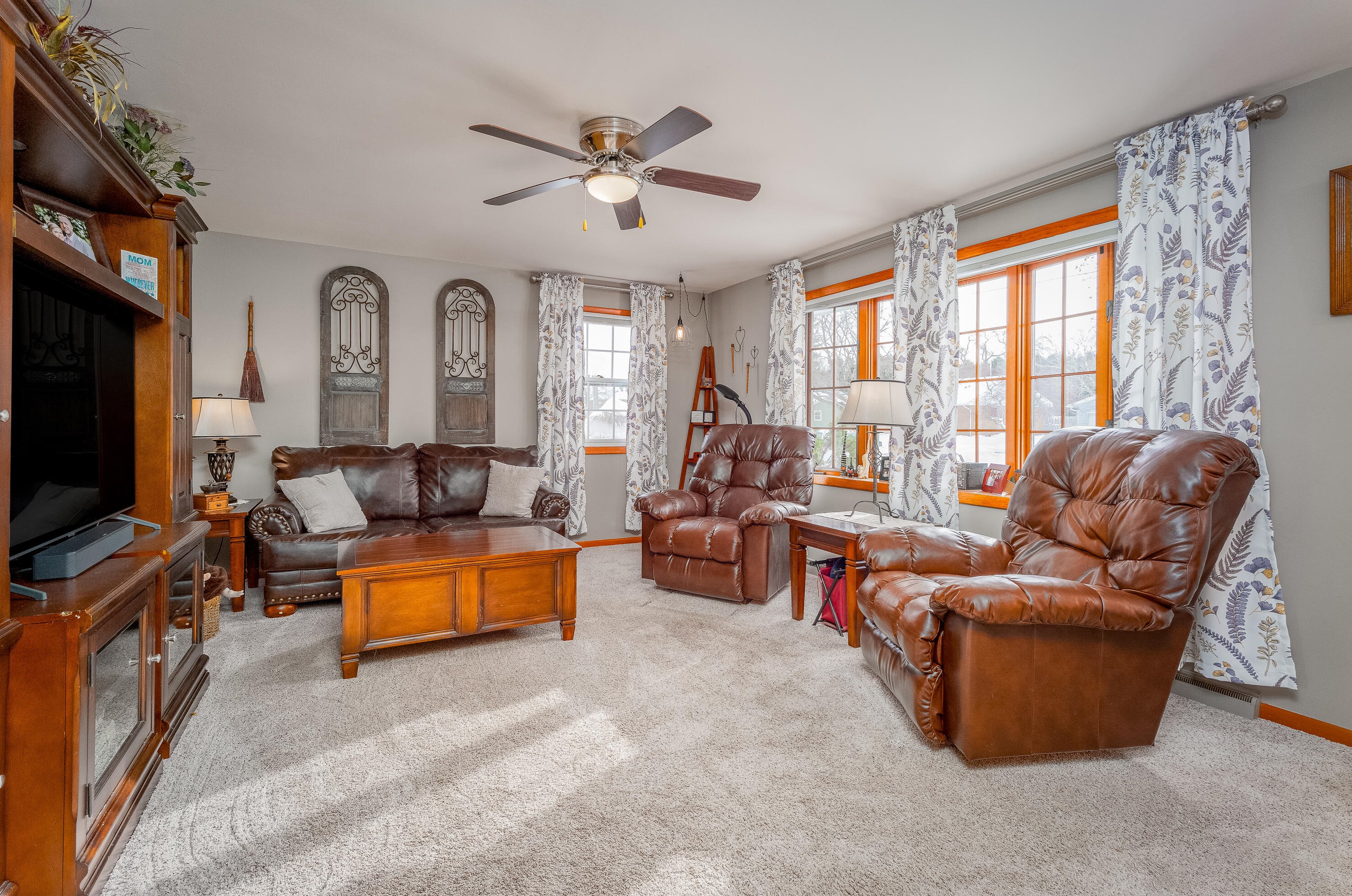 1722 Nagle Ave, Manitowoc WI  54220-1829 exterior