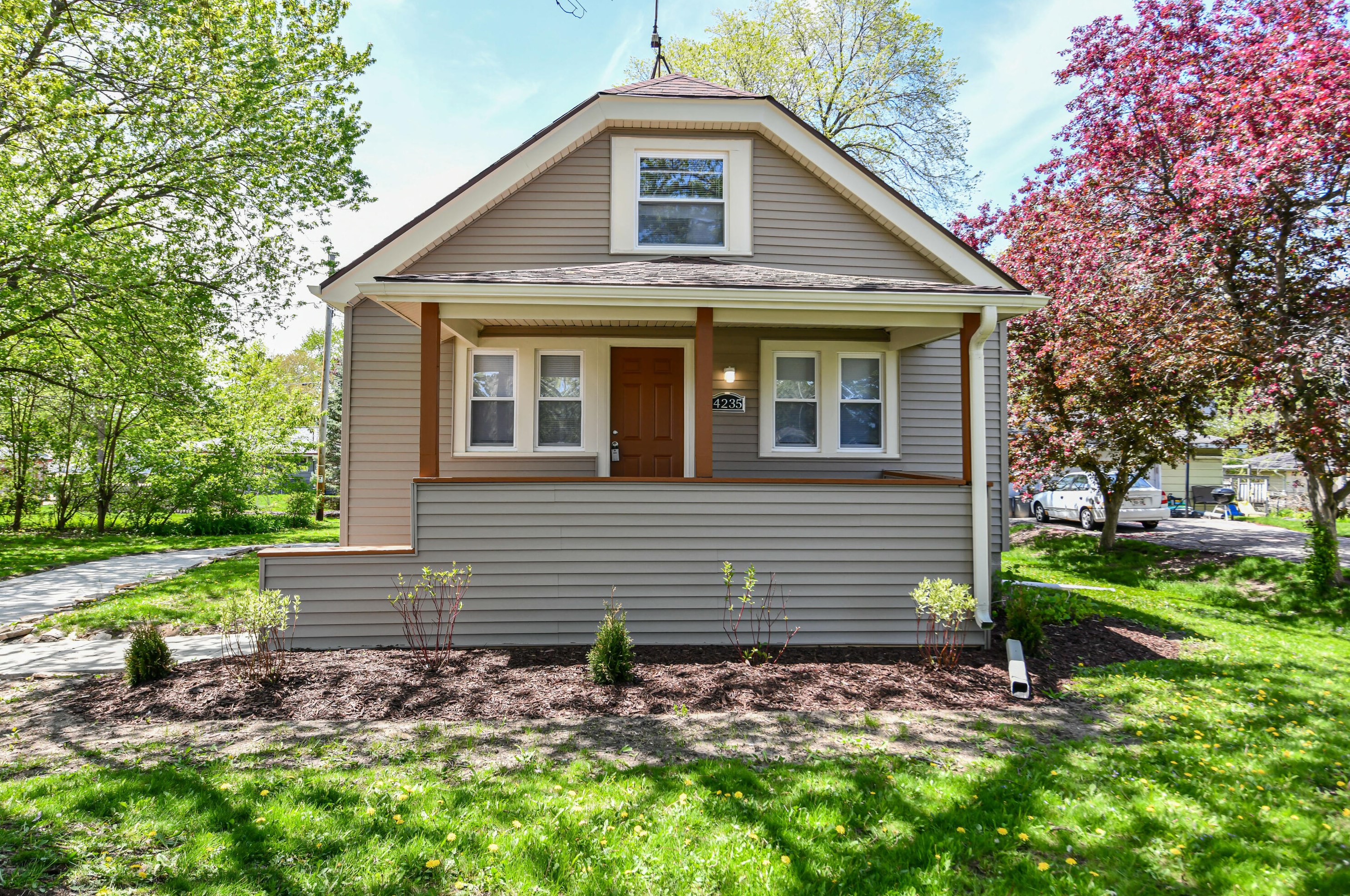 4235 92nd St, Milwaukee WI  53228-2133 exterior