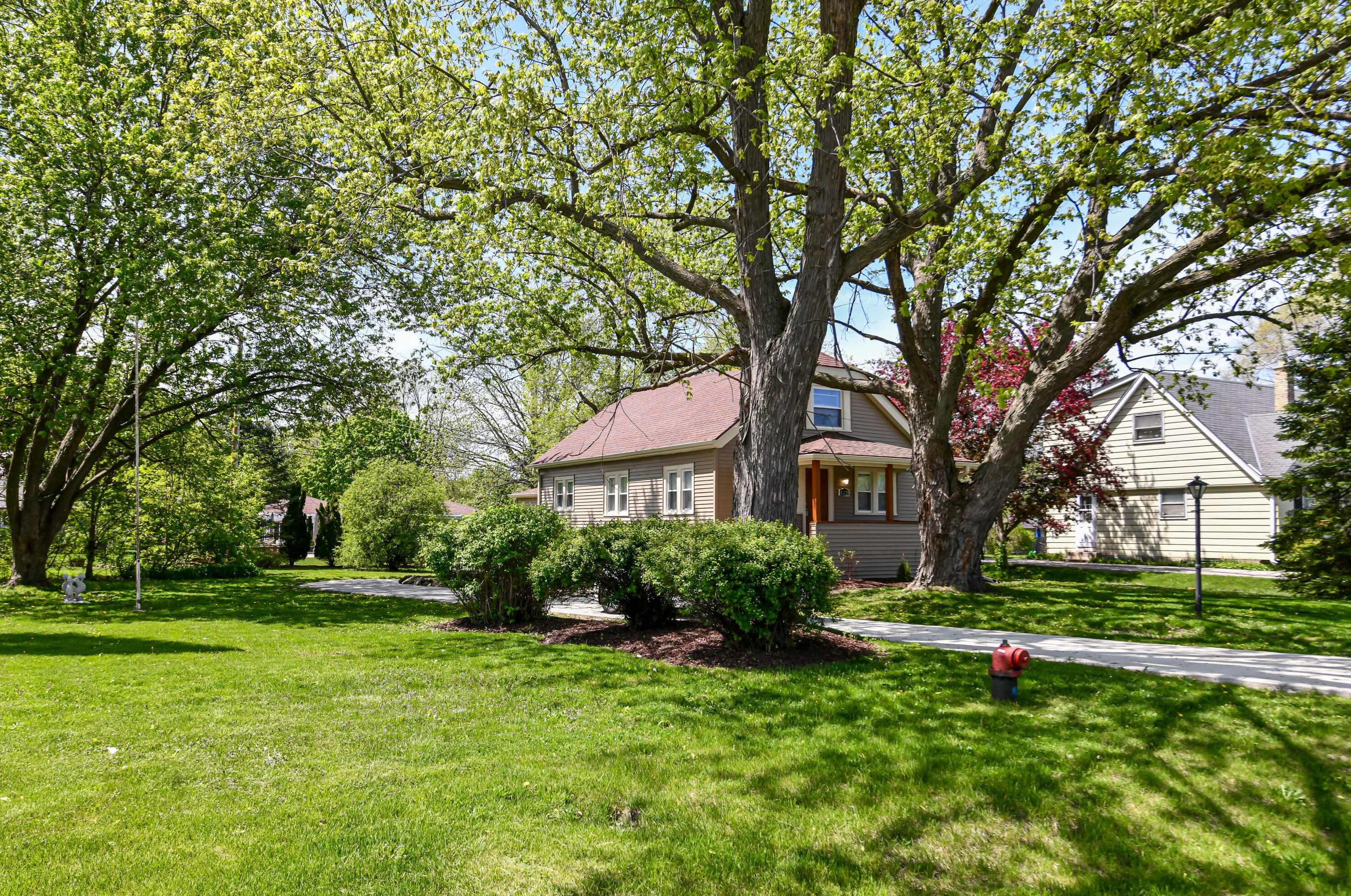 4235 92nd St, Milwaukee WI  53228-2133 exterior