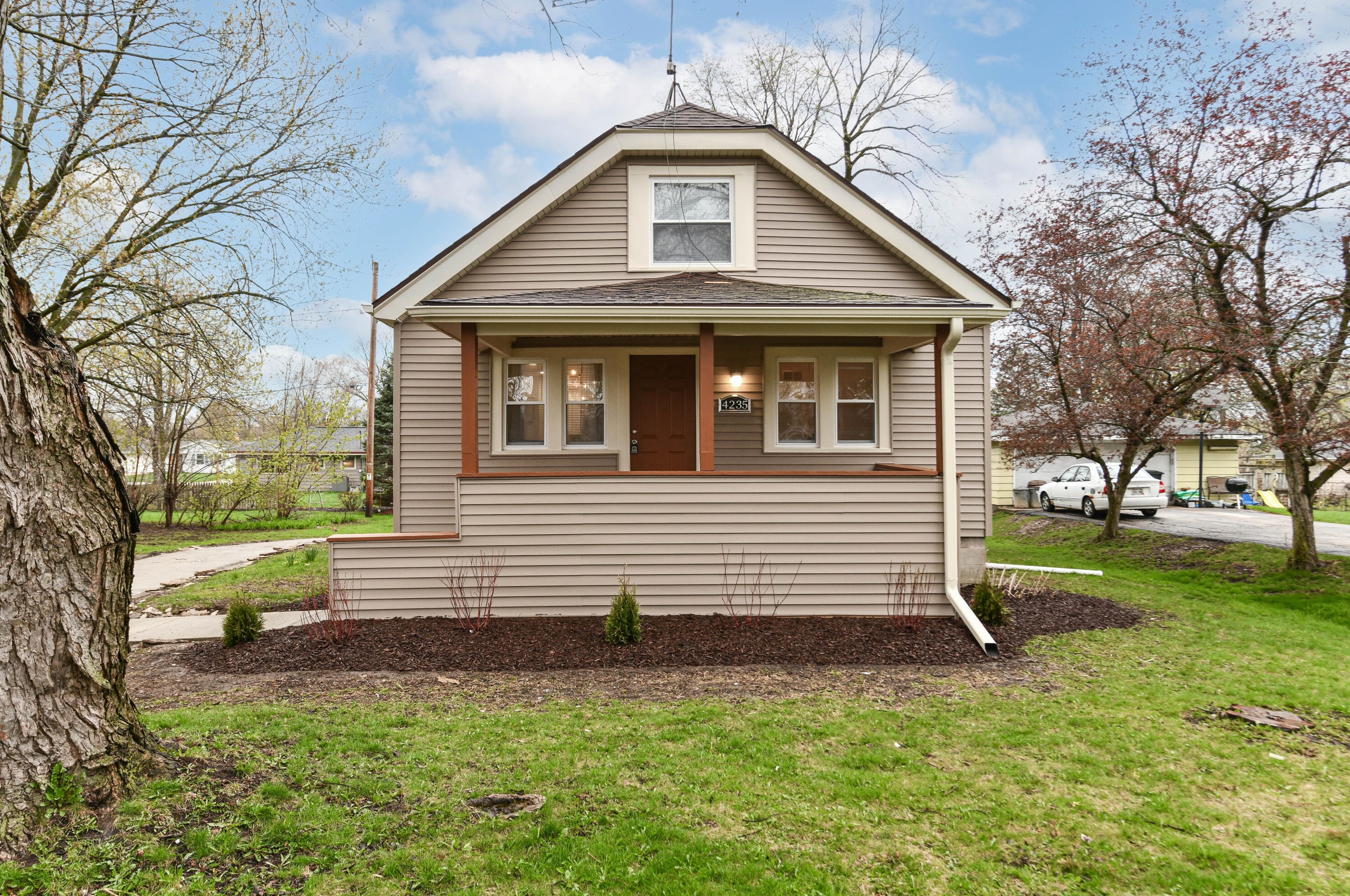 4235 92nd St, Milwaukee WI  53228-2133 exterior