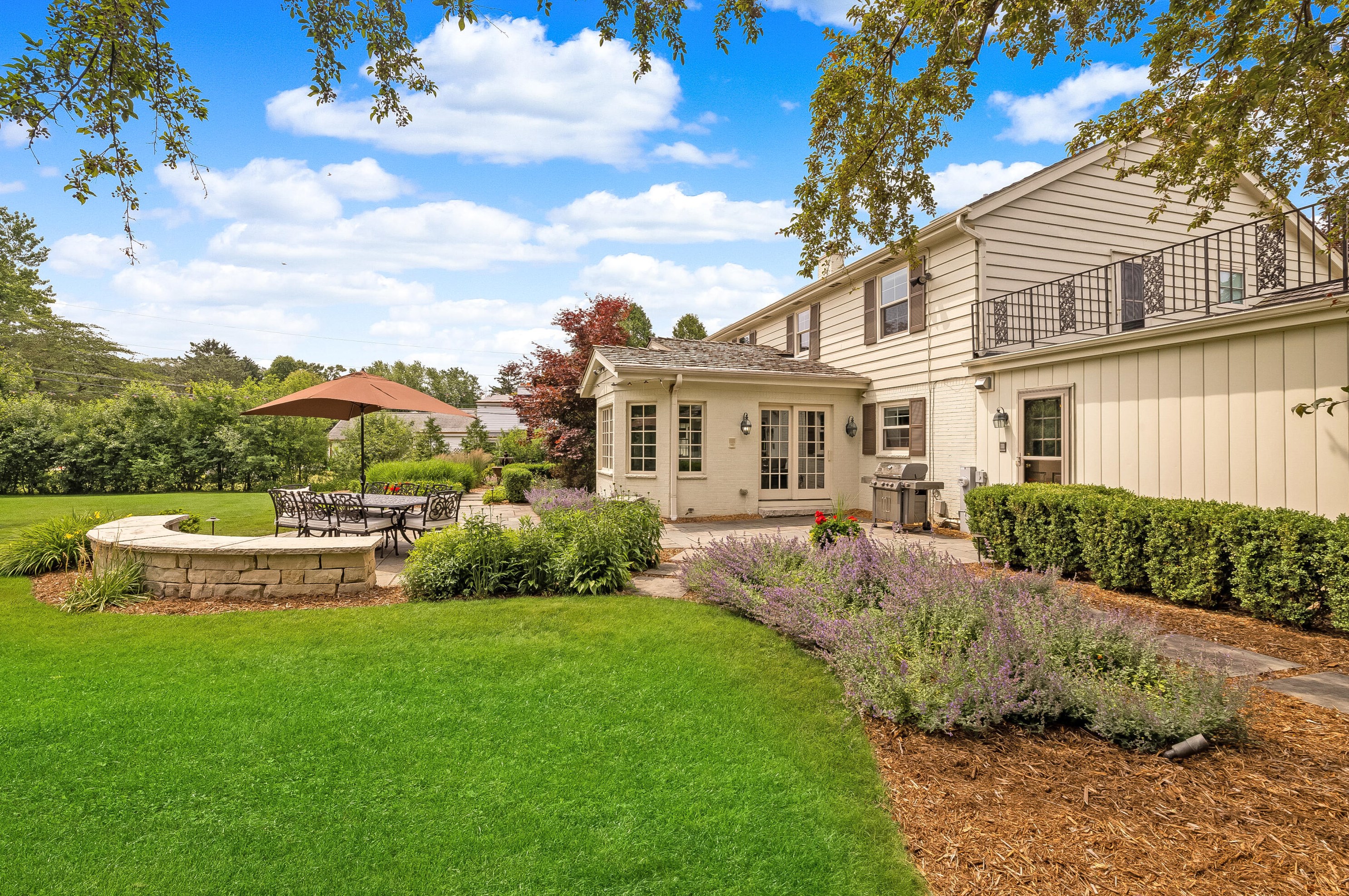 9506 Apple Blossom Ln, Milwaukee WI 53217-4401 exterior