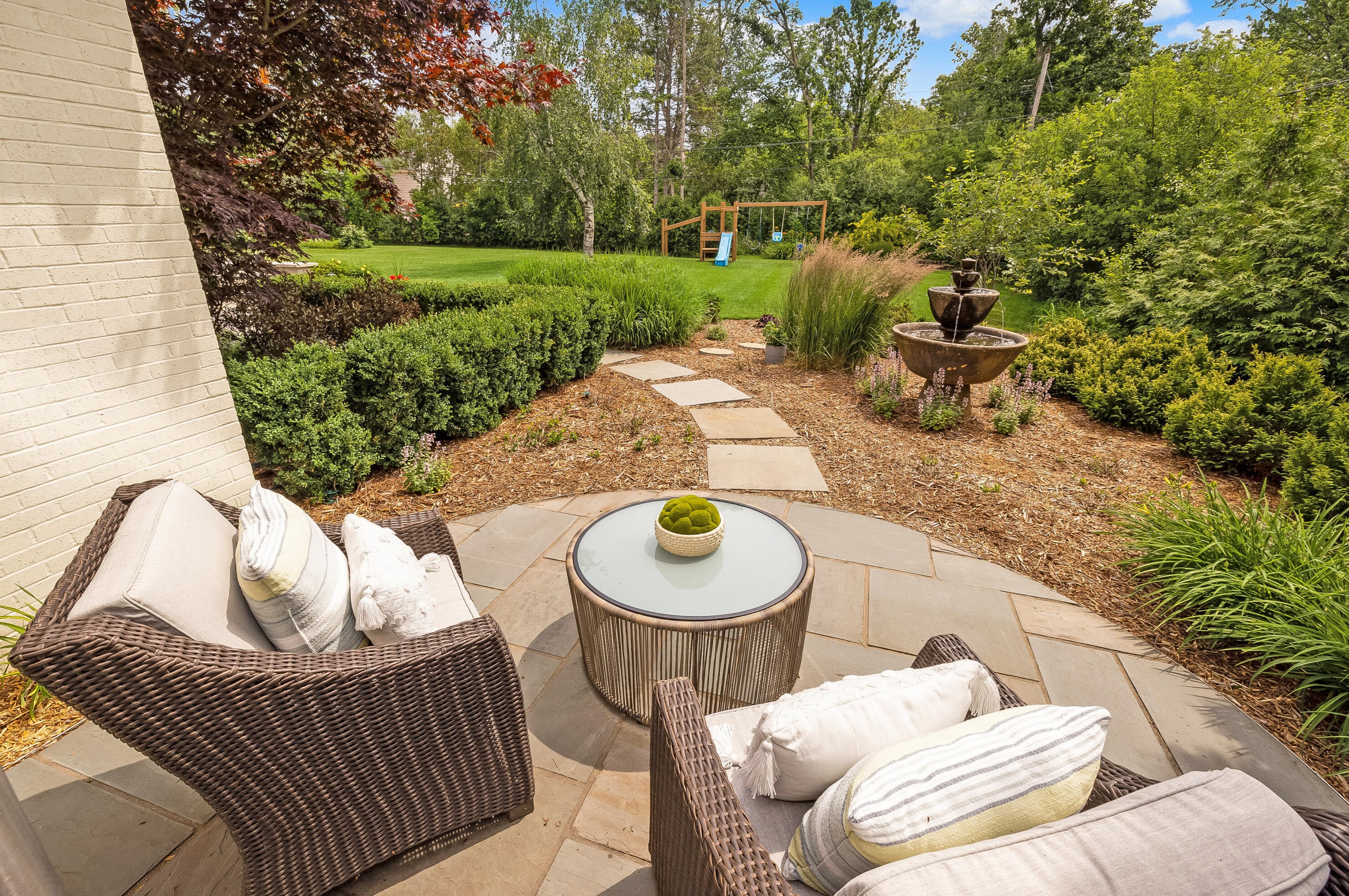 9506 Apple Blossom Ln, Milwaukee WI 53217-4401 exterior