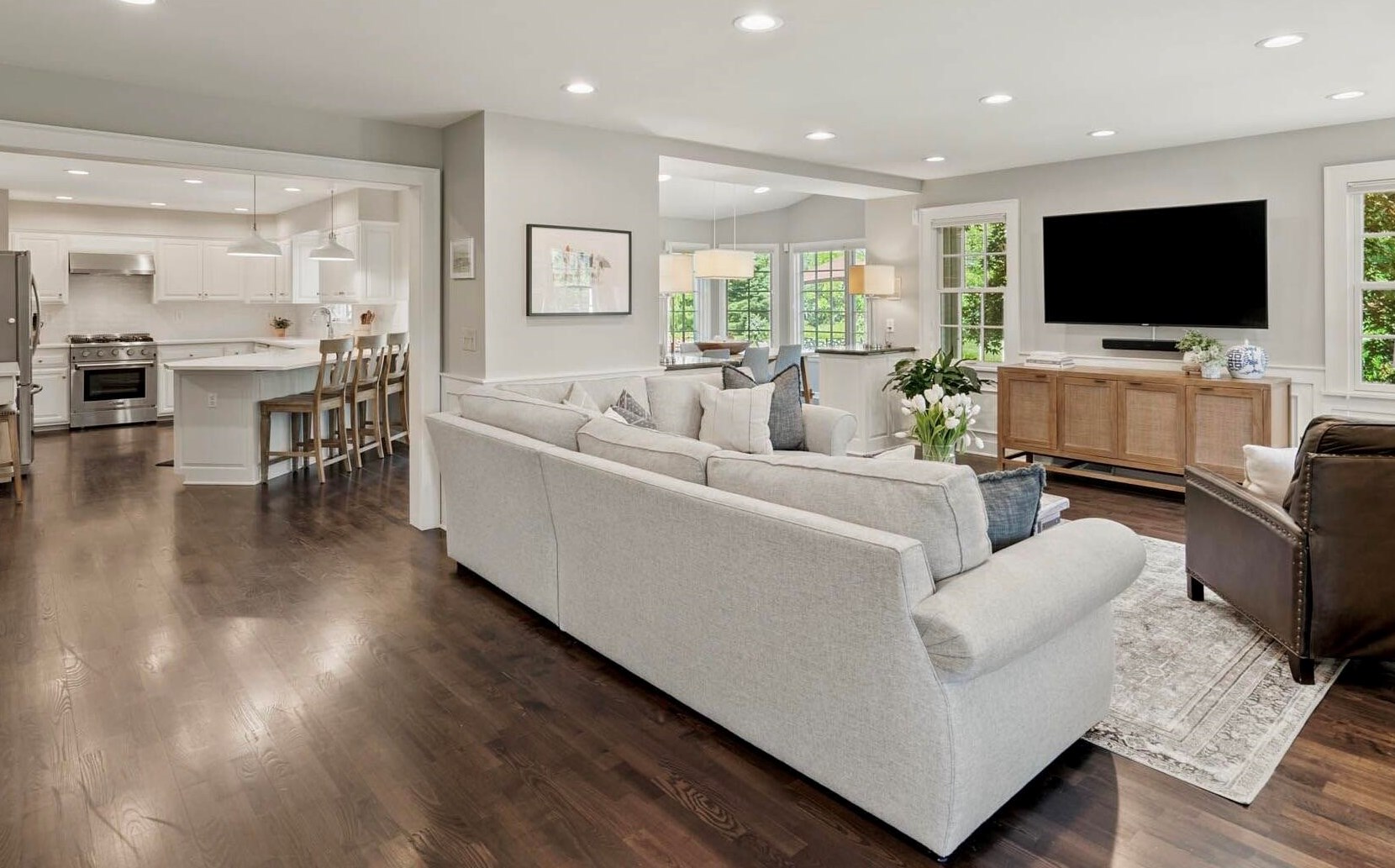 9506 Apple Blossom Ln, Milwaukee WI 53217-4401 exterior