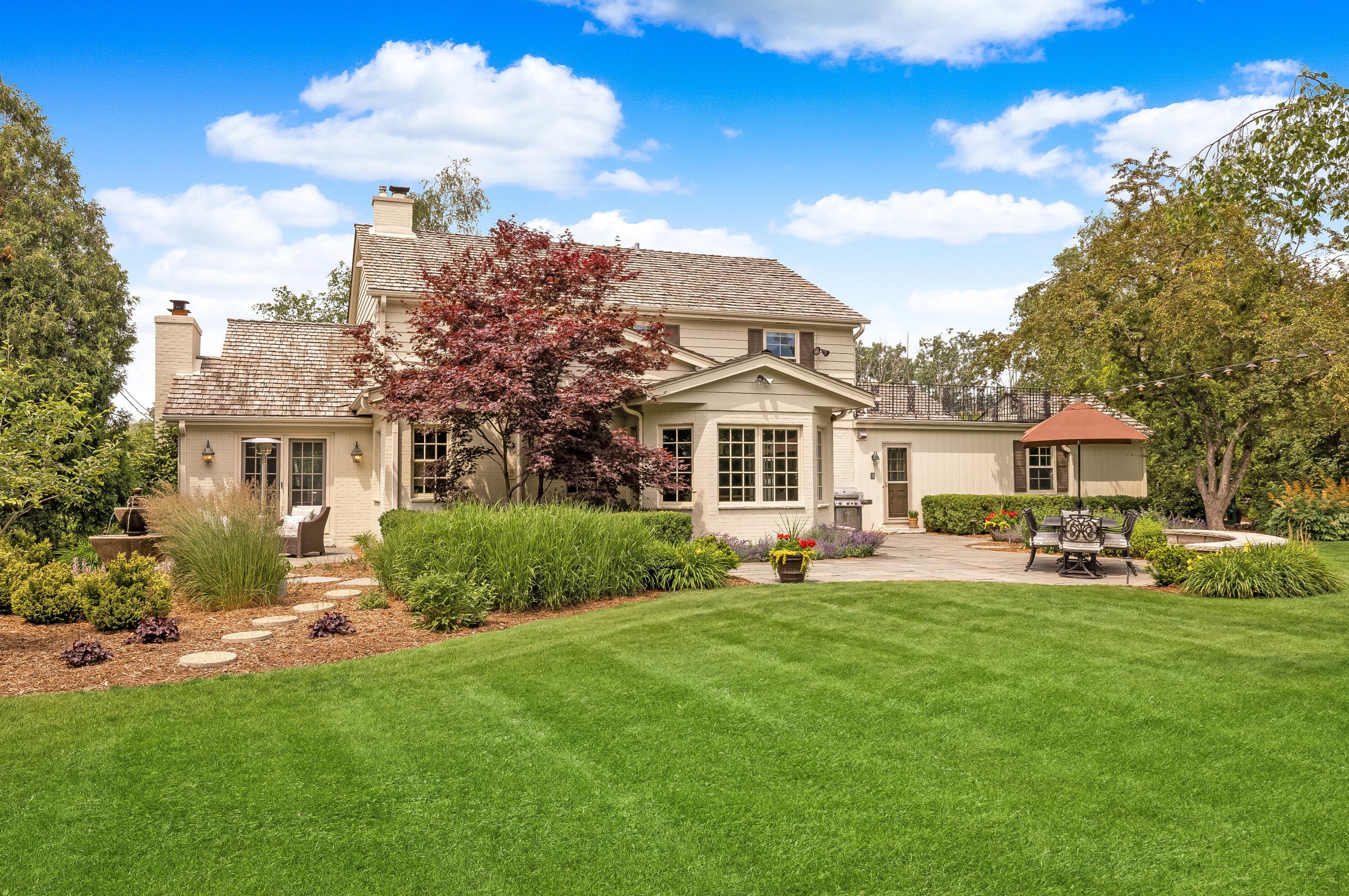 9506 Apple Blossom Ln, Milwaukee WI 53217-4401 exterior