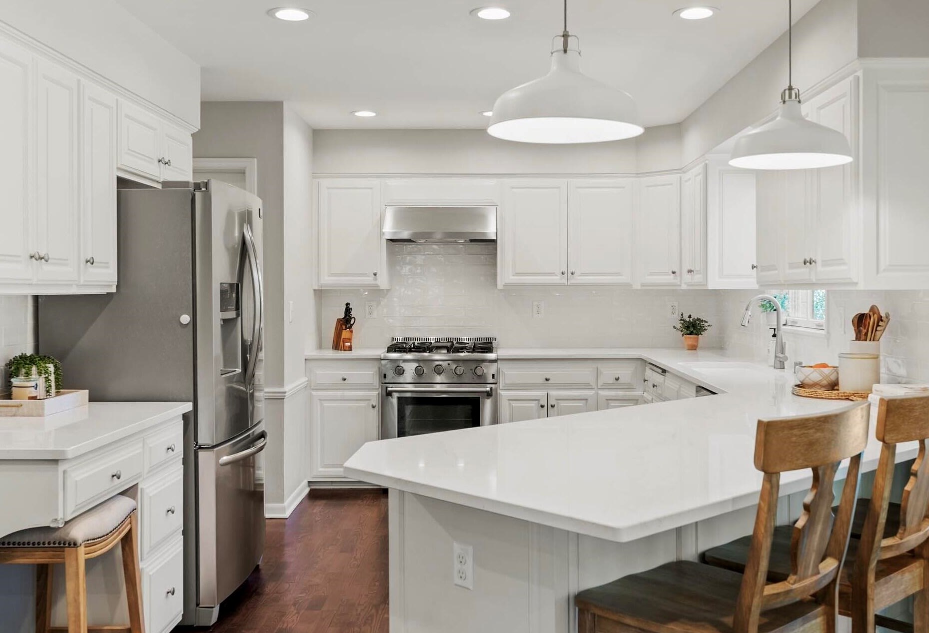 9506 Apple Blossom Ln, Milwaukee WI 53217-4401 exterior