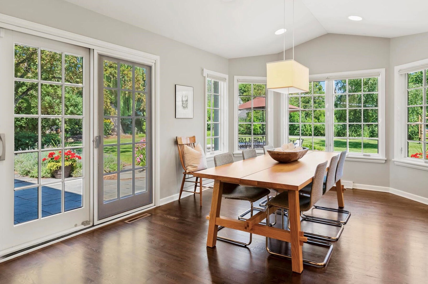 9506 Apple Blossom Ln, Milwaukee WI 53217-4401 exterior