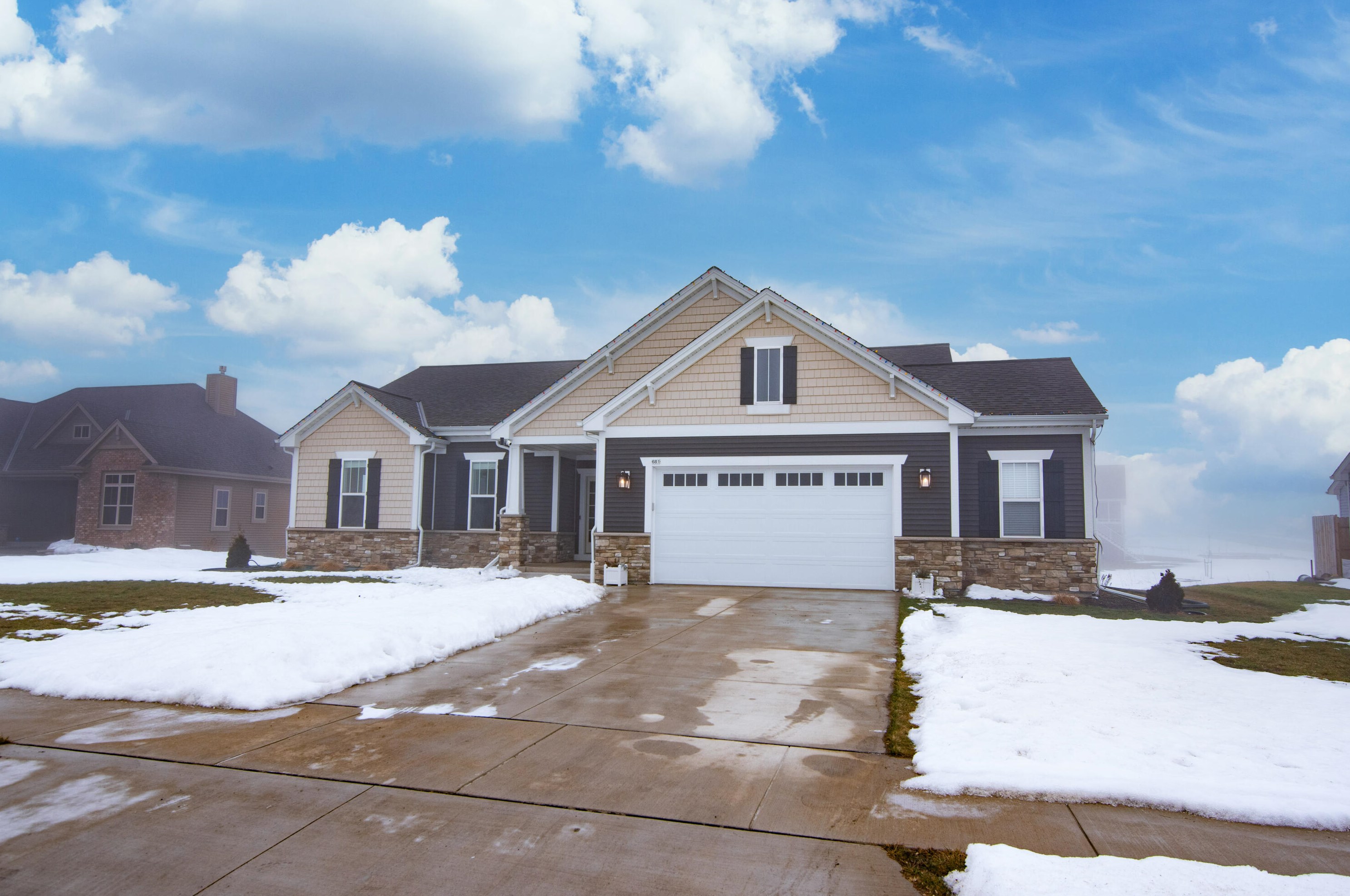 681 Spur Rd, Slinger WI  53086-9293 exterior