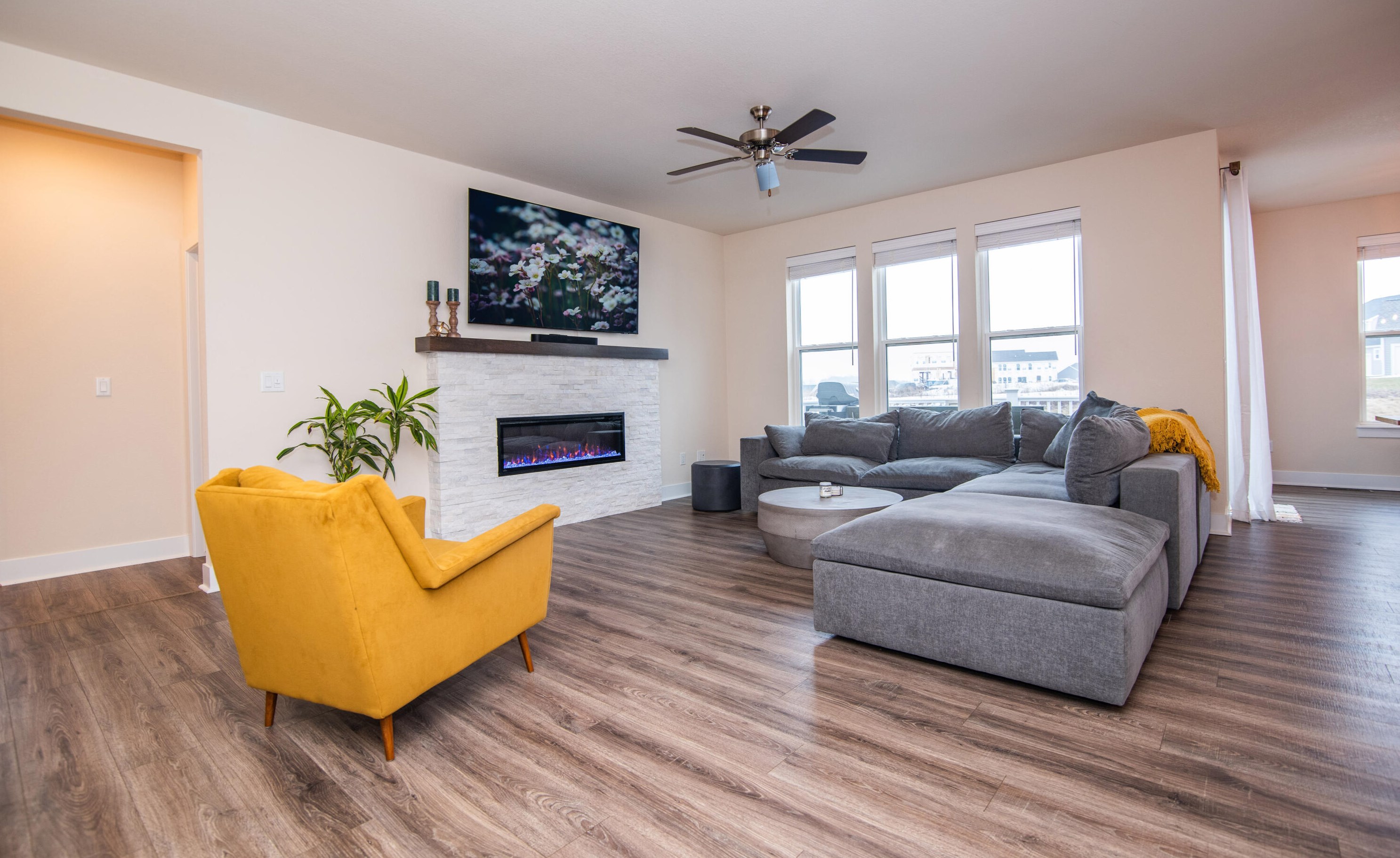 681 Spur Rd, Slinger WI  53086-9293 exterior