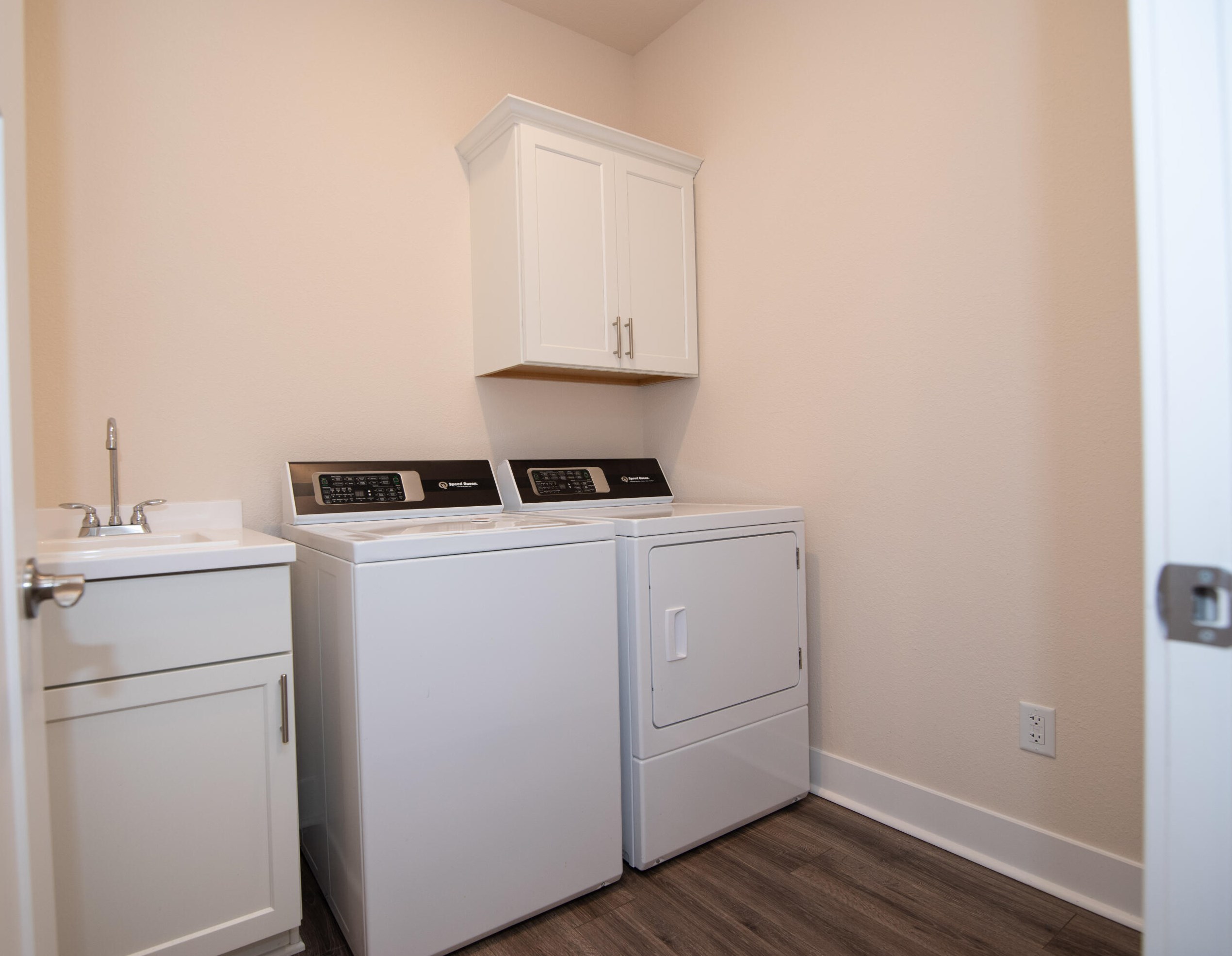 681 Spur Rd, Slinger WI  53086-9293 exterior