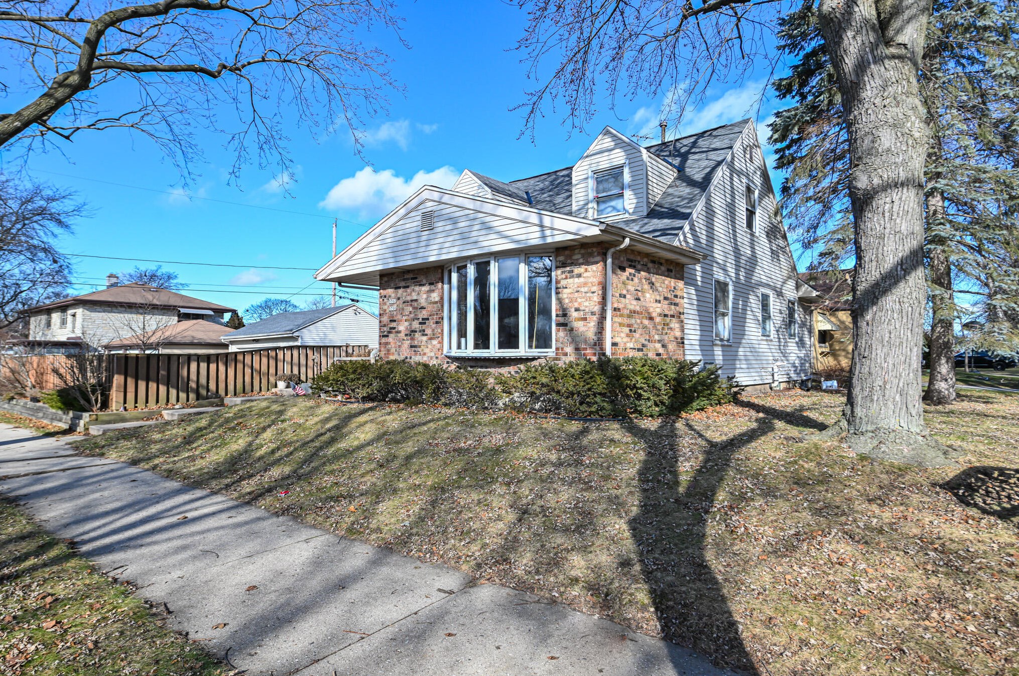5700 Stack Dr, Milwaukee WI  53219-3138 exterior
