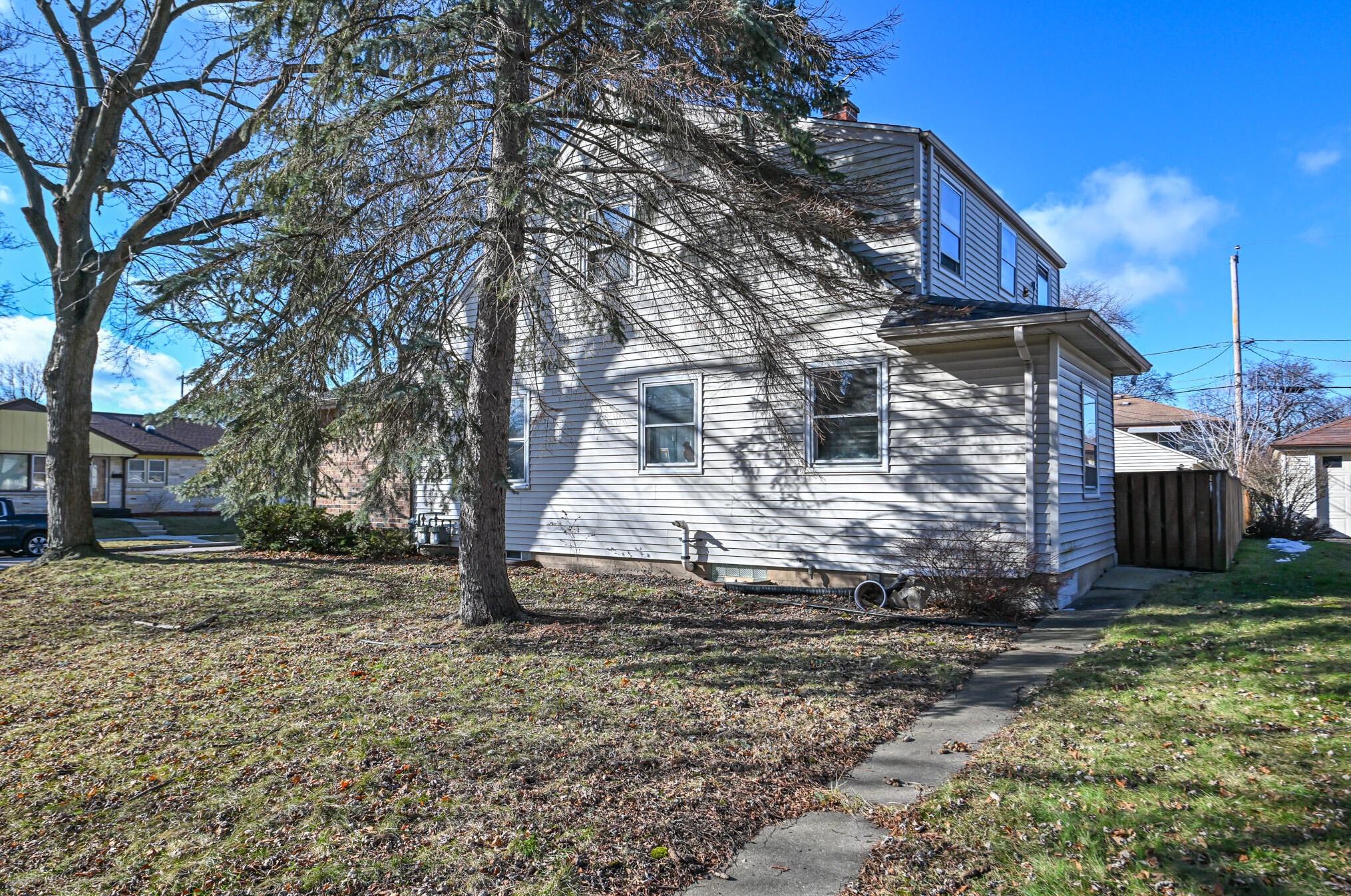 5700 Stack Dr, Milwaukee WI  53219-3138 exterior