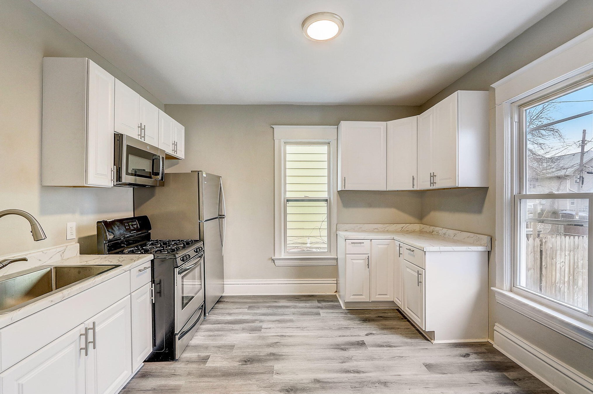 1553 Taylor Ave, Racine WI  53403-2172 exterior