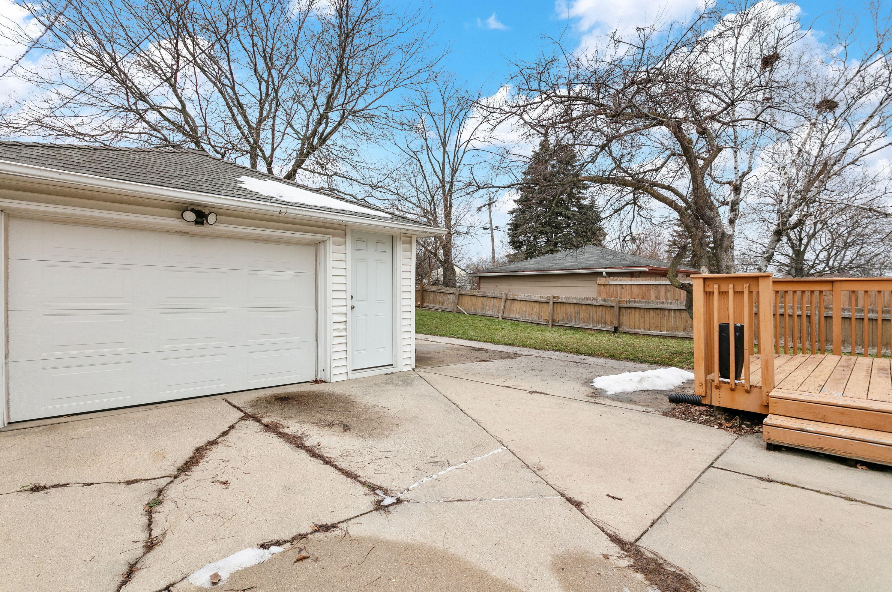 3863 83rd St, Milwaukee WI  53220-1631 exterior