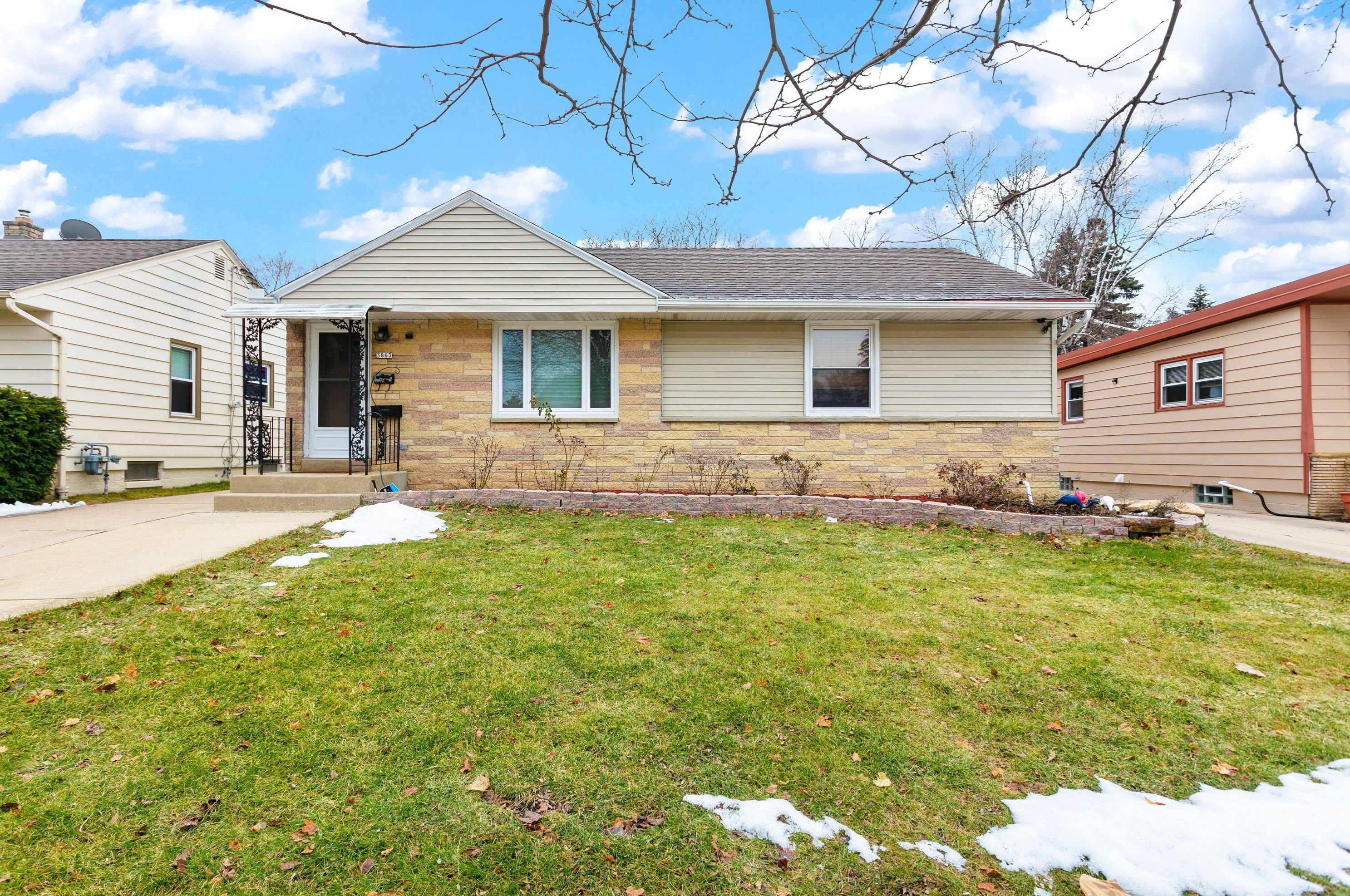 3863 83rd St, Milwaukee WI  53220-1631 exterior