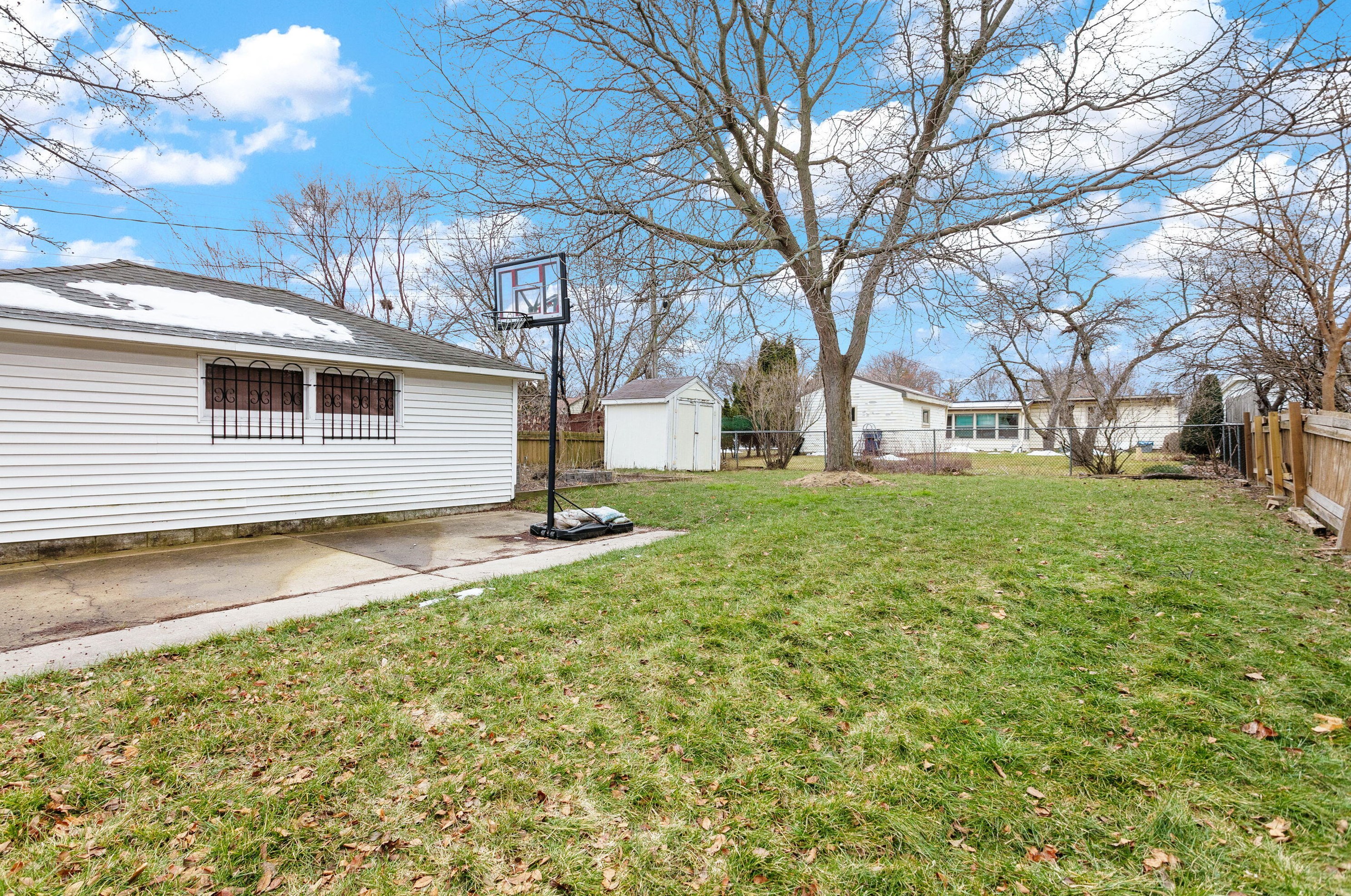 3863 83rd St, Milwaukee WI  53220-1631 exterior